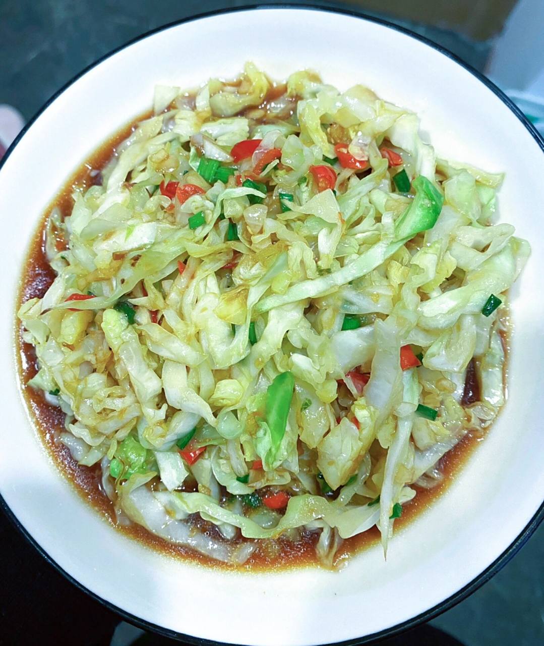 我的家常菜九:清炒包菜丝 今天晚上炒了个快手家常菜:包菜丝 只要分钟