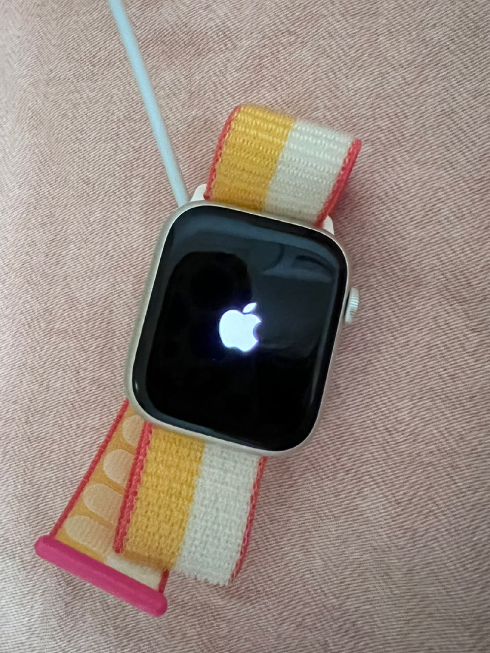 苹果手表iwatch 充不进电怎么办 一个多月没带手表 突然需要充电充不