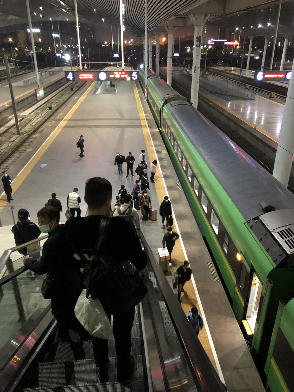 d760二等卧 第一次坐动卧,福州7915北京丰台,一等卧是四人间(有门