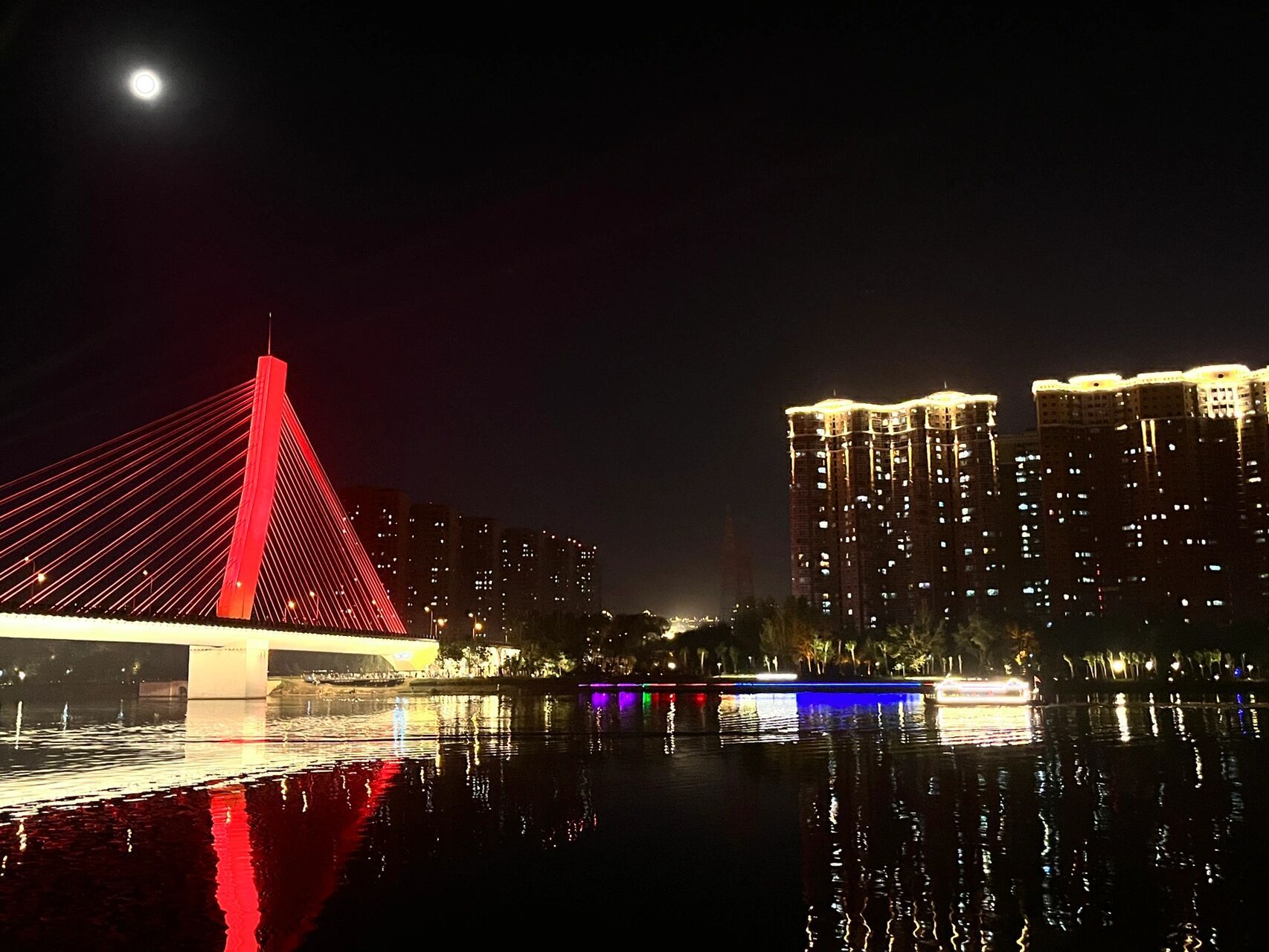 沈阳五里河公园 五里河公园游船,夜景,很好看的沙滩光影画,话不多说