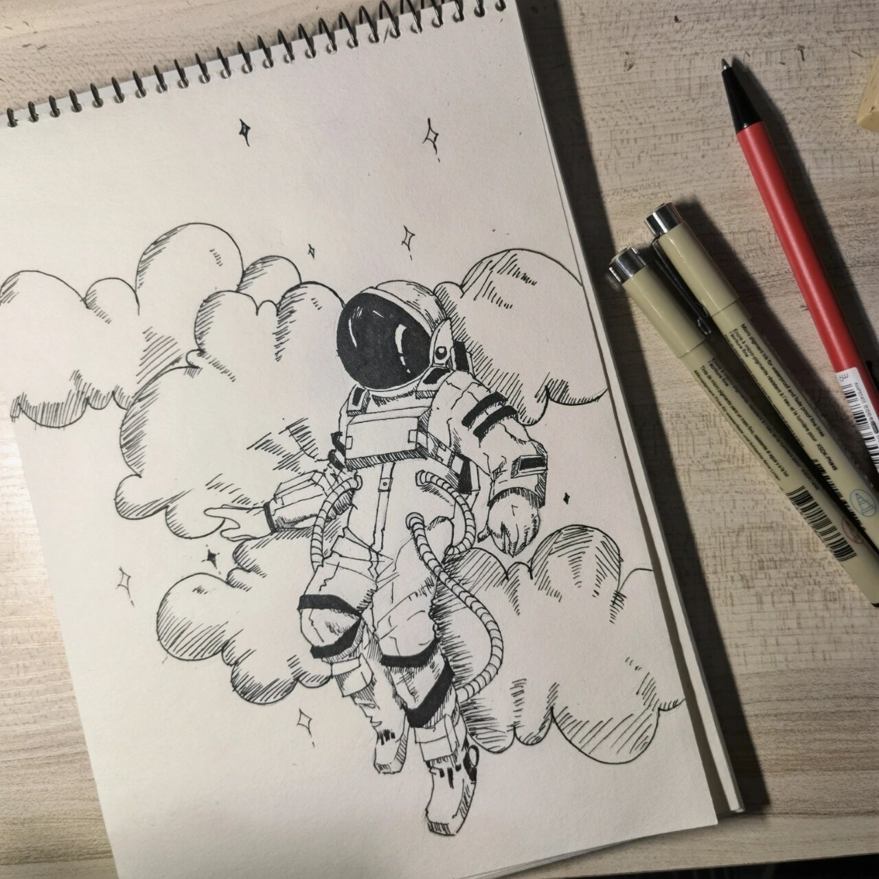 宇航员黑白线描|针管笔插画临摹 简笔画的宇航员孤独云端 "环游是无趣