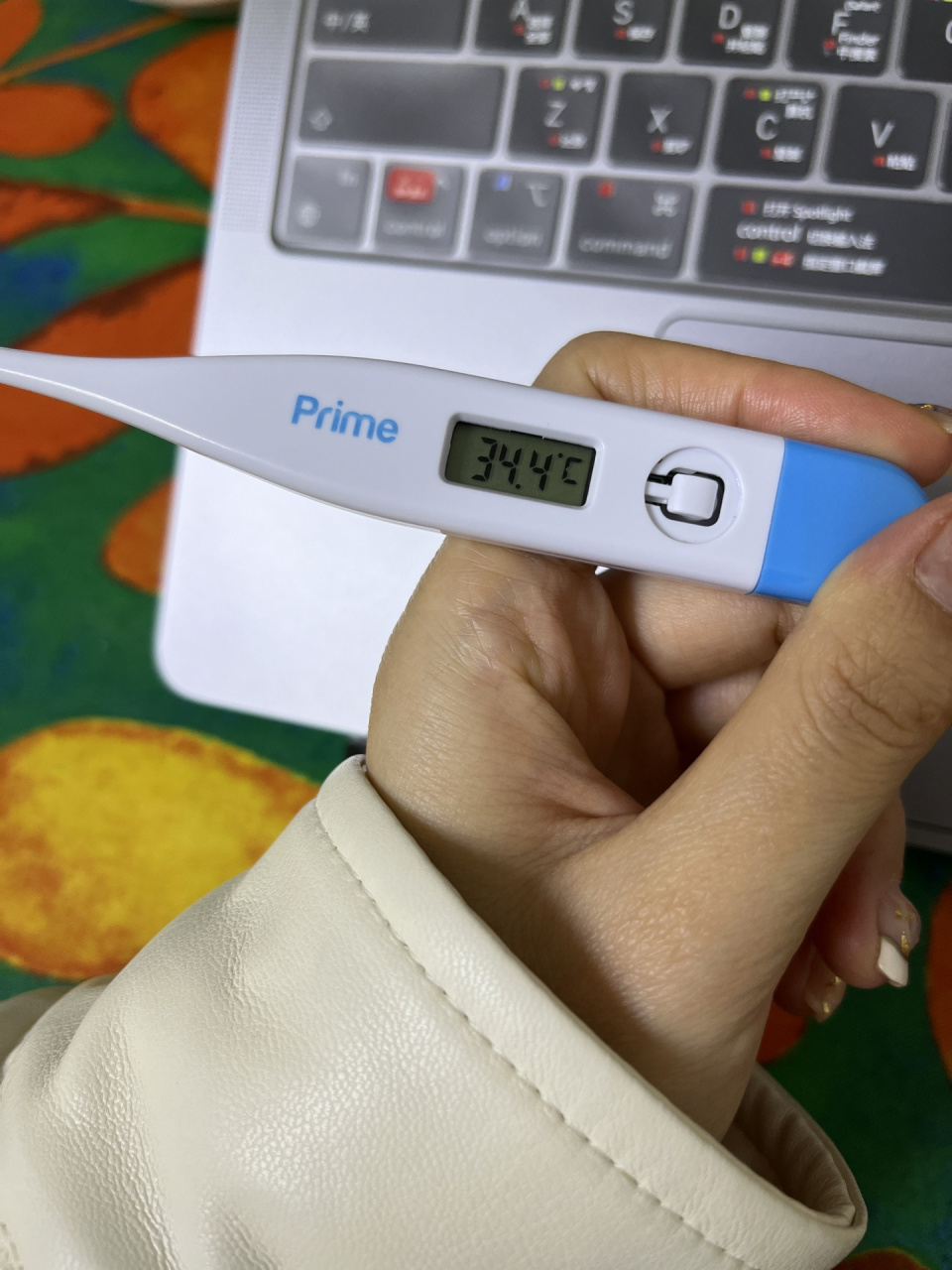 体温一直34度多,需要去医院吗 昨晚发烧吃了芬必得,今早体温降了下来