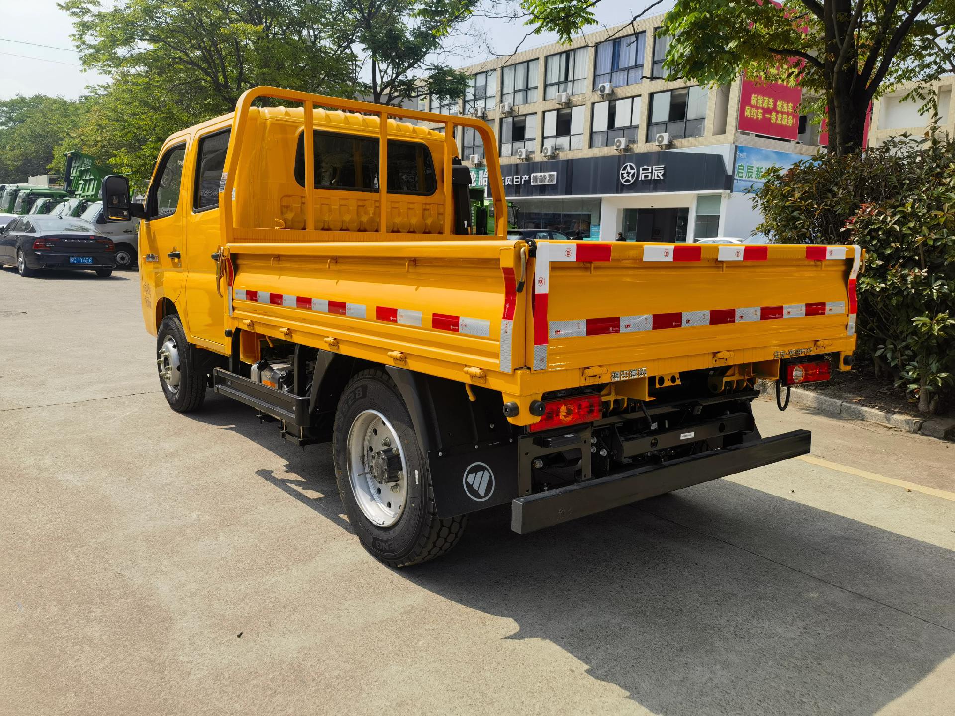 看看福田双排小金刚总质量:4.495吨,蓝牌自卸车