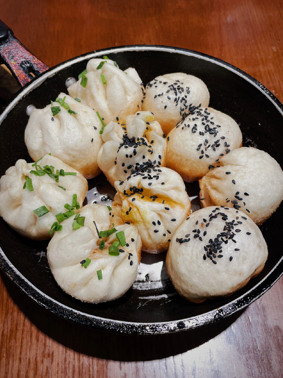 上海必吃美食 传说中的人气王大壶春生煎包 来上海怎么能错过生煎包呀