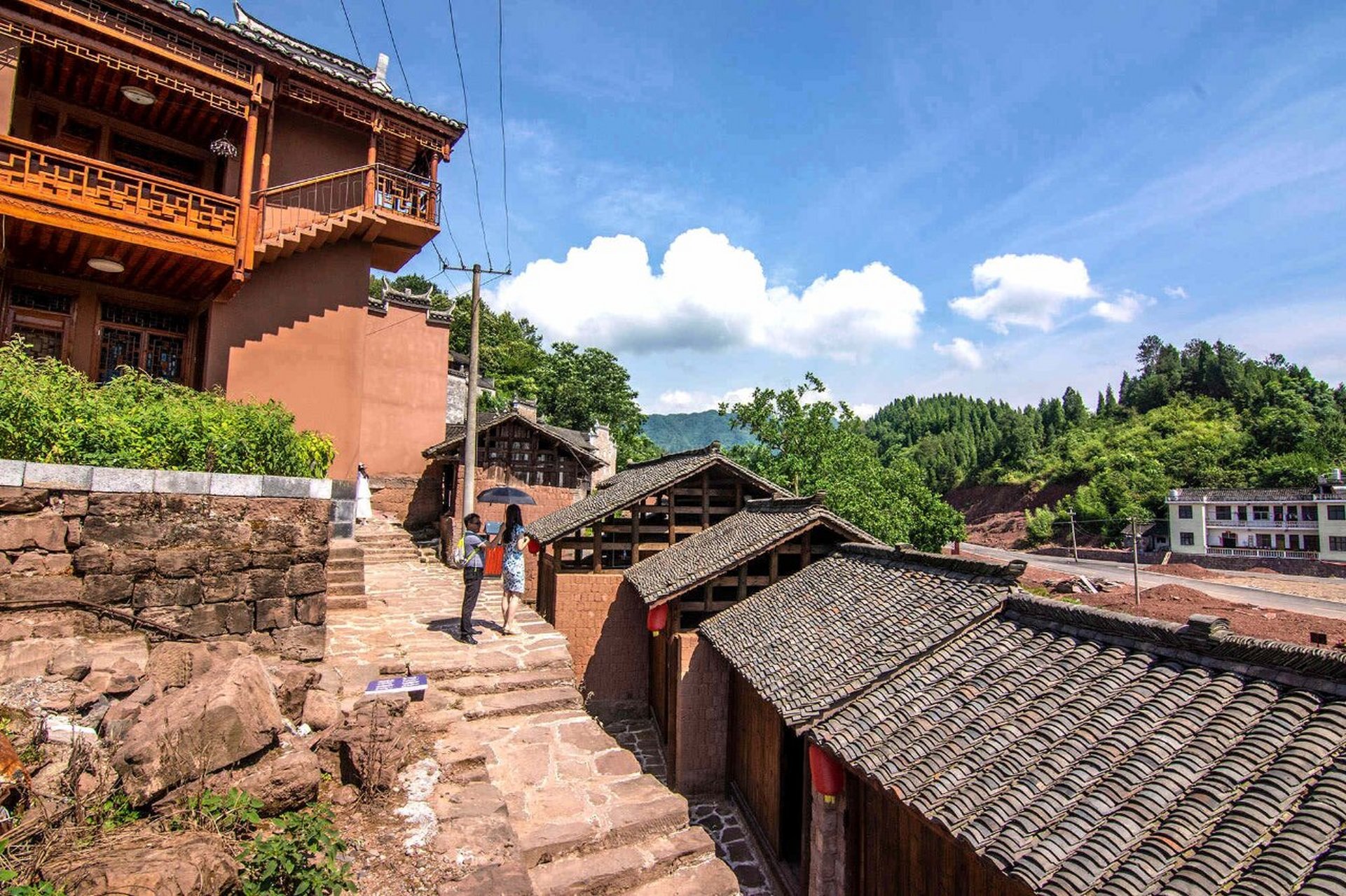 泸溪岩门古堡寨 岩门古堡寨,位于湖南省湘西土家族苗族自治州泸溪县浦