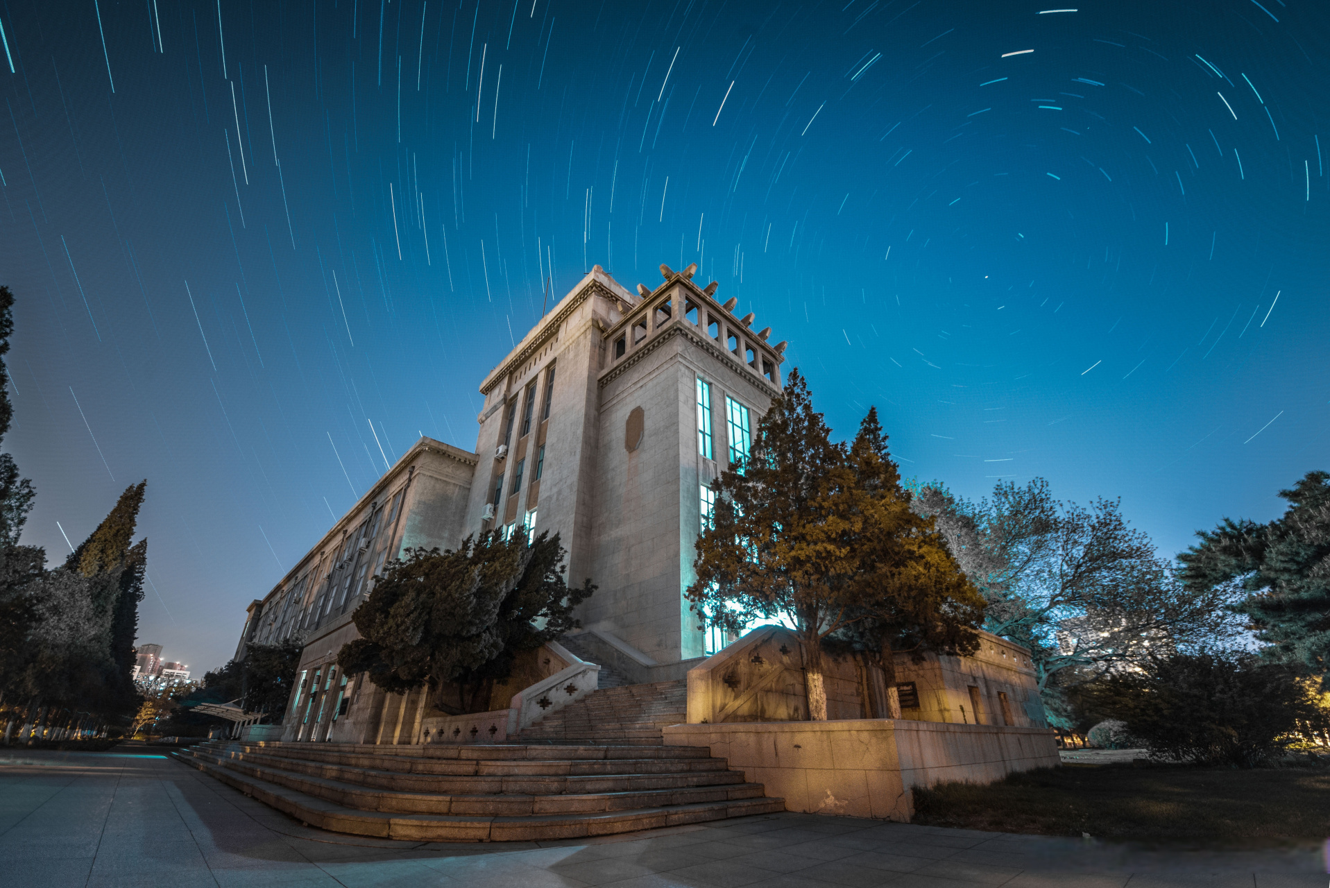 东北大学建校101周年#  白山黑水,孕育代代东大英才, 光华灿烂,铸就