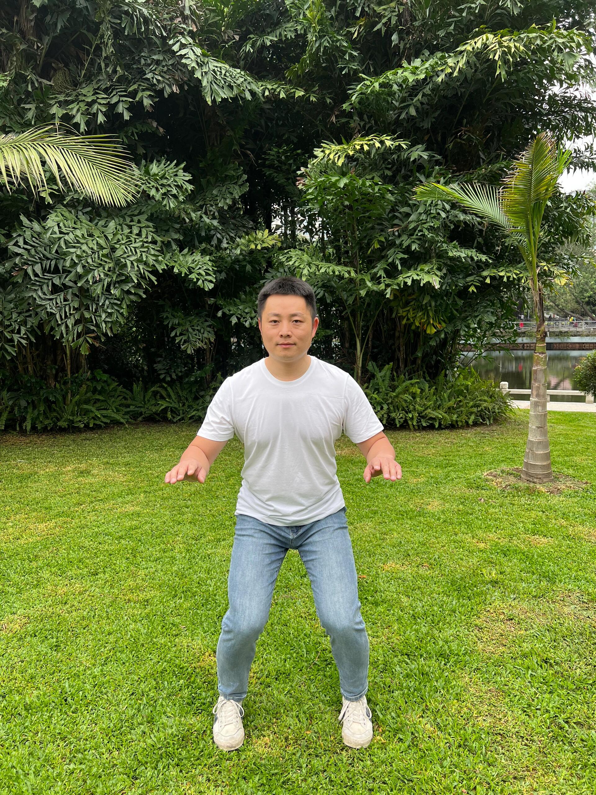 这样能更轻松做到虚领顶劲上虚下实松胯圆裆.