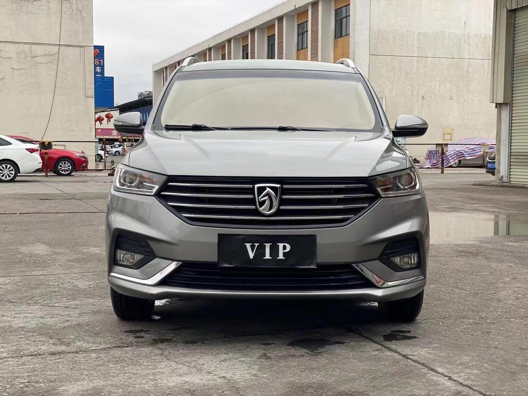 到店20年上牌宝骏360自动挡豪华版,小跑1万多公里,原版原漆,配置电动