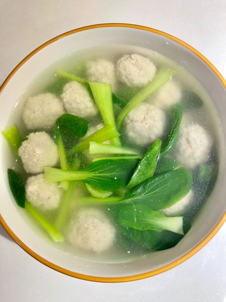 太鲜美了 青菜肉丸汤按照老妈的做法! 肉丸非常嫩,汤汁非常鲜美!