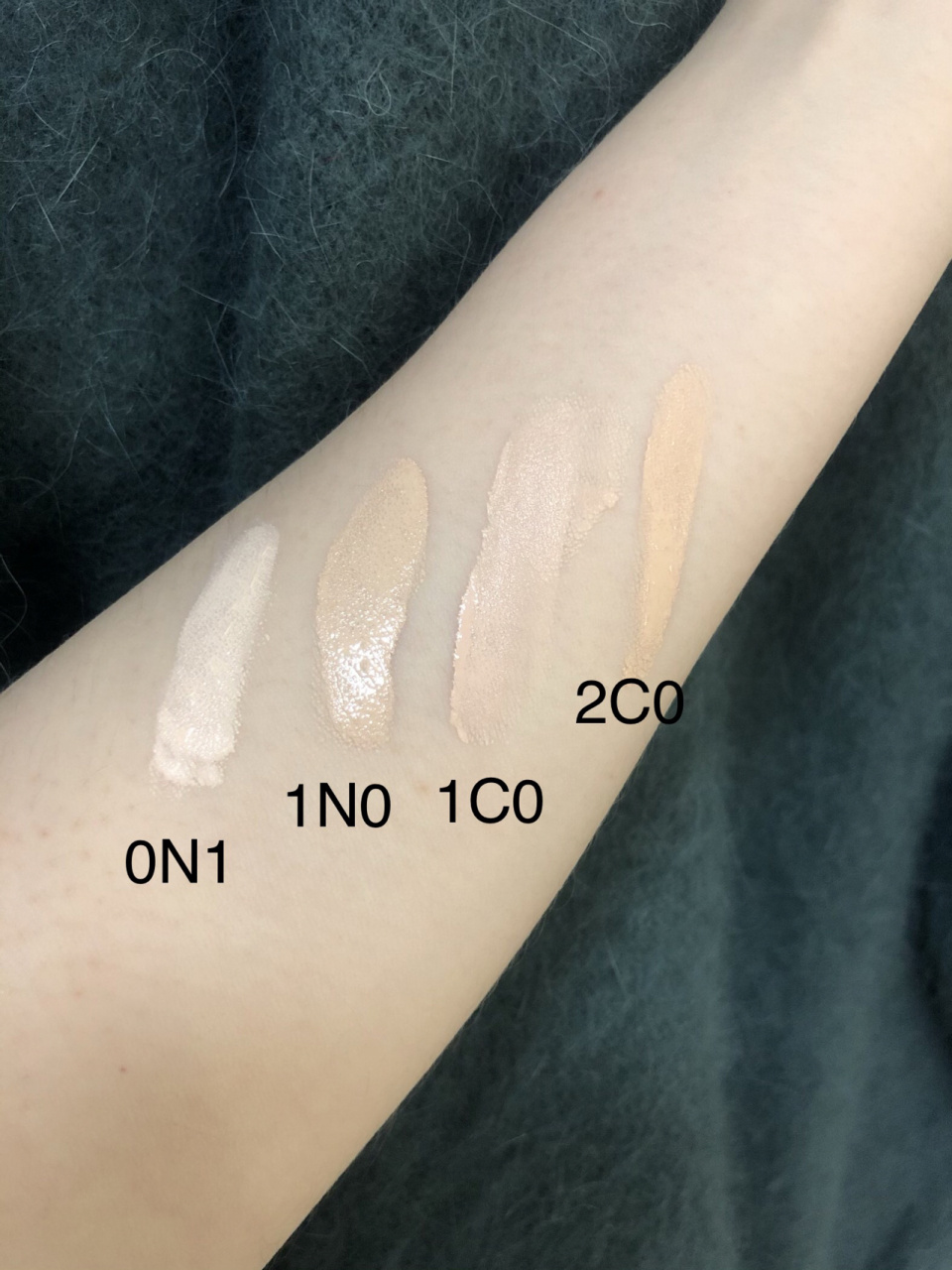 雅诗兰黛dw粉底液最白色试色1c0,1n0,2c0 dw色号好多呀,我试了六个色