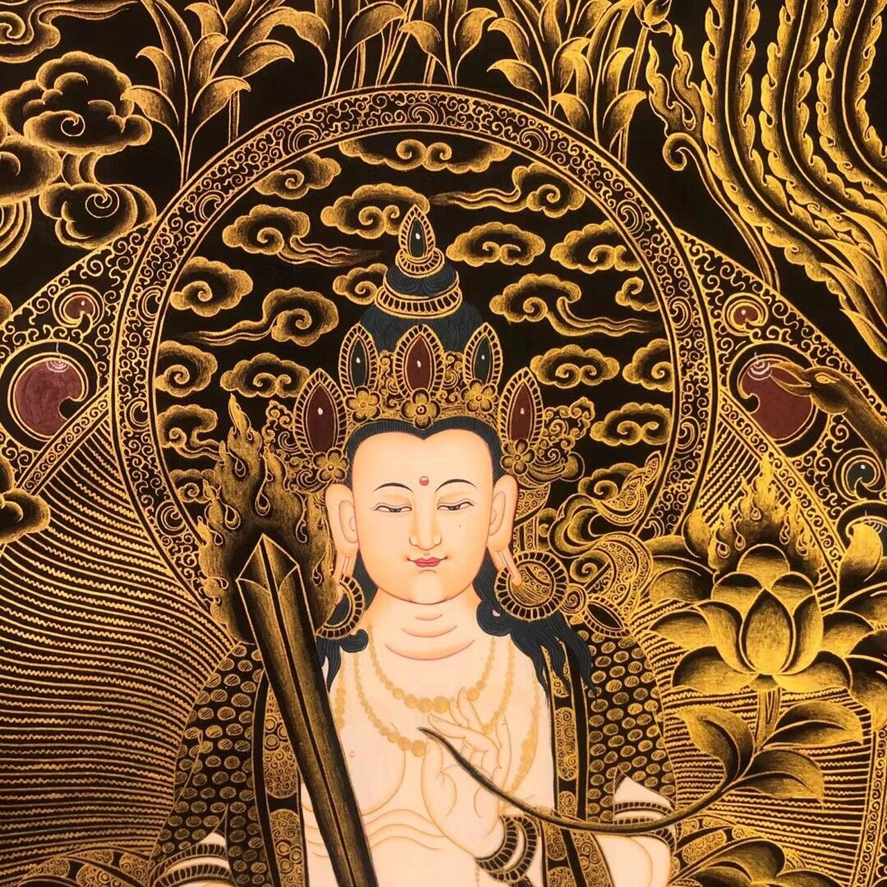 精品黑金唐卡【虚空藏菩萨】尺寸55×75cm,幅面满工丰富,上方龙飞凤舞