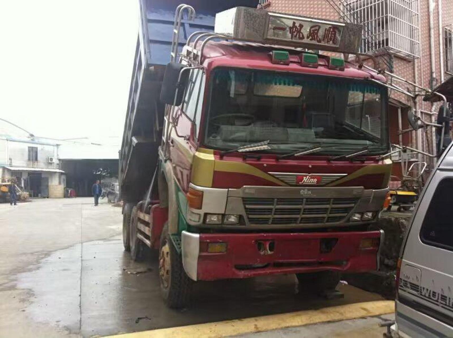 五颜六色日野泥头车大鹰系例,曾经有多少人拥有过?