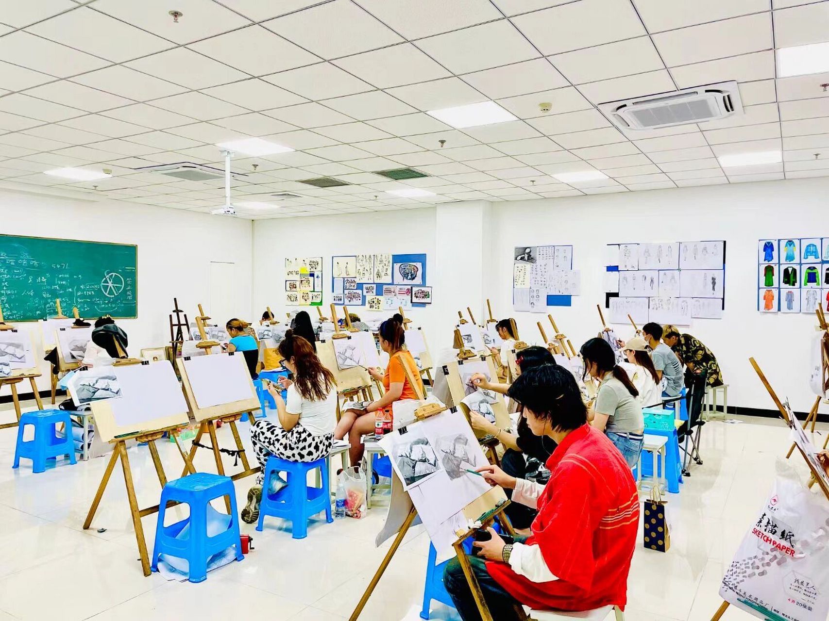 杭州圣玛丁服装设计艺术学院 中秋节回来的第一堂课 学习如逆水行舟