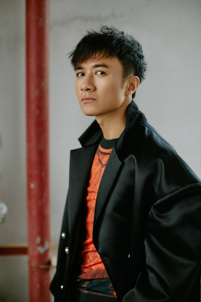 粤语歌还得是古巨基#02古巨基leoku02復古look上線,與經典舞台一