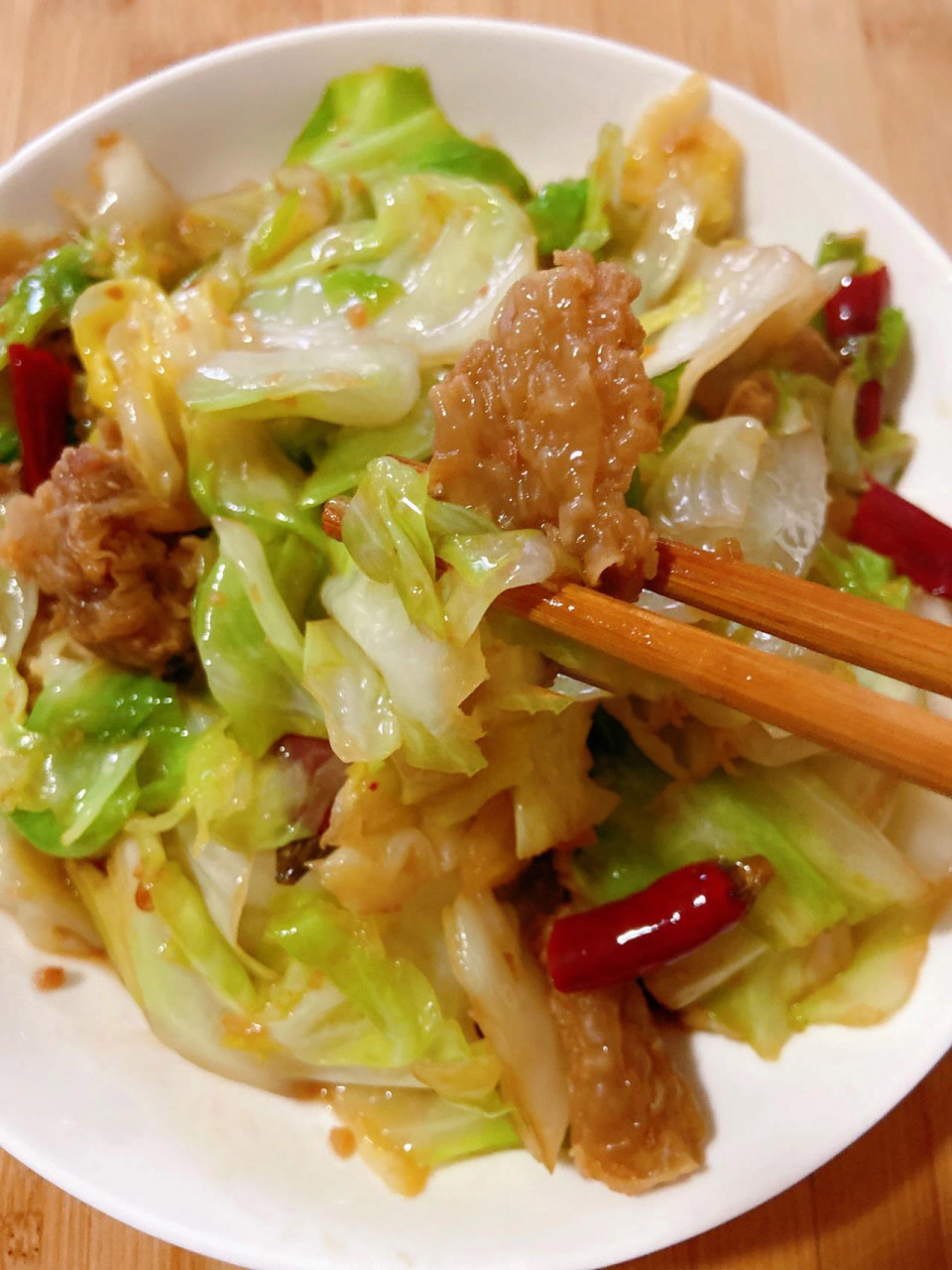 简单好吃的猪油渣炒白菜 喜欢吃猪油炸的友友一定不能错过这道家常菜