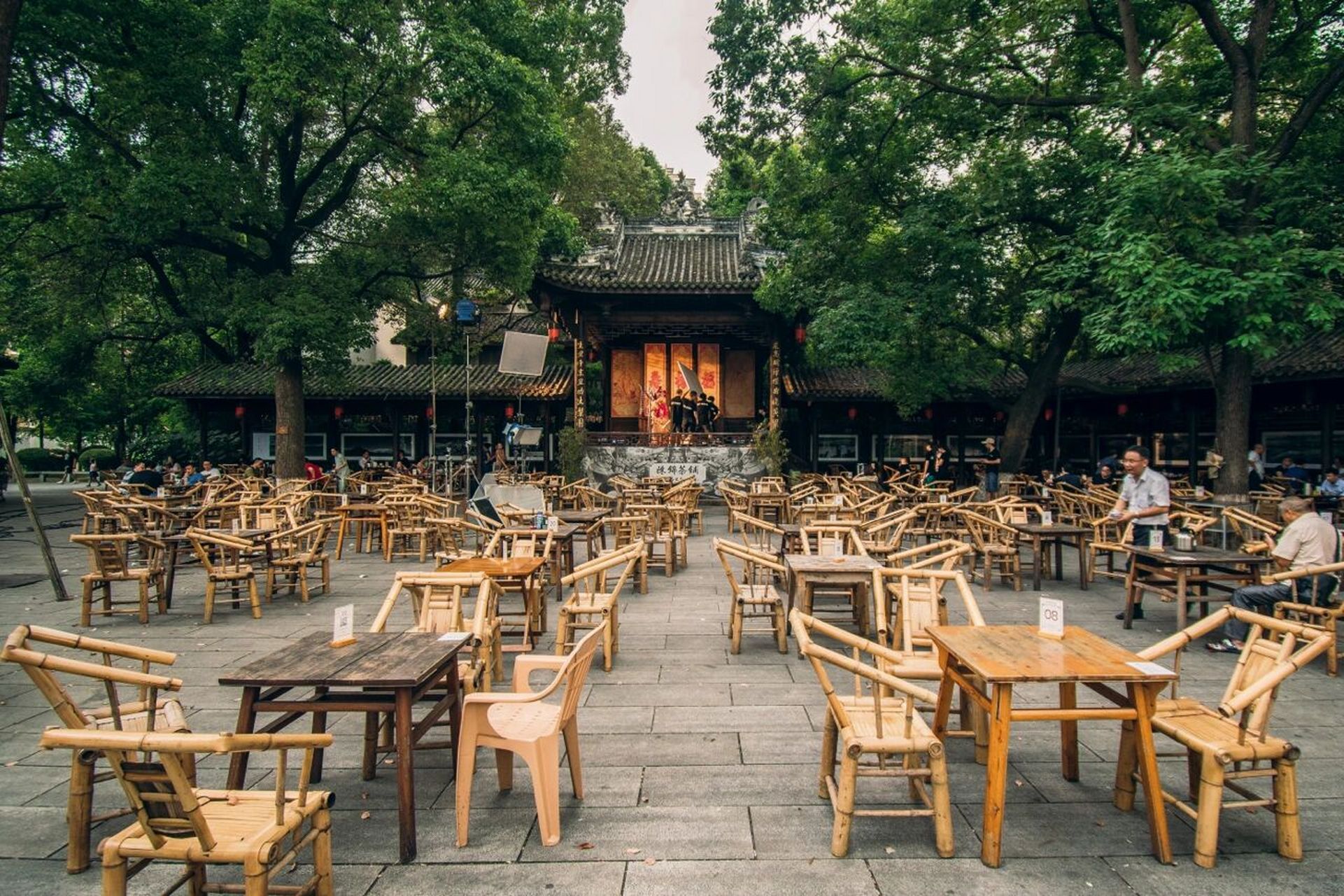 成都最安逸的坝坝茶95摆条看戏感受老成都 对于成都人来说 最安逸的