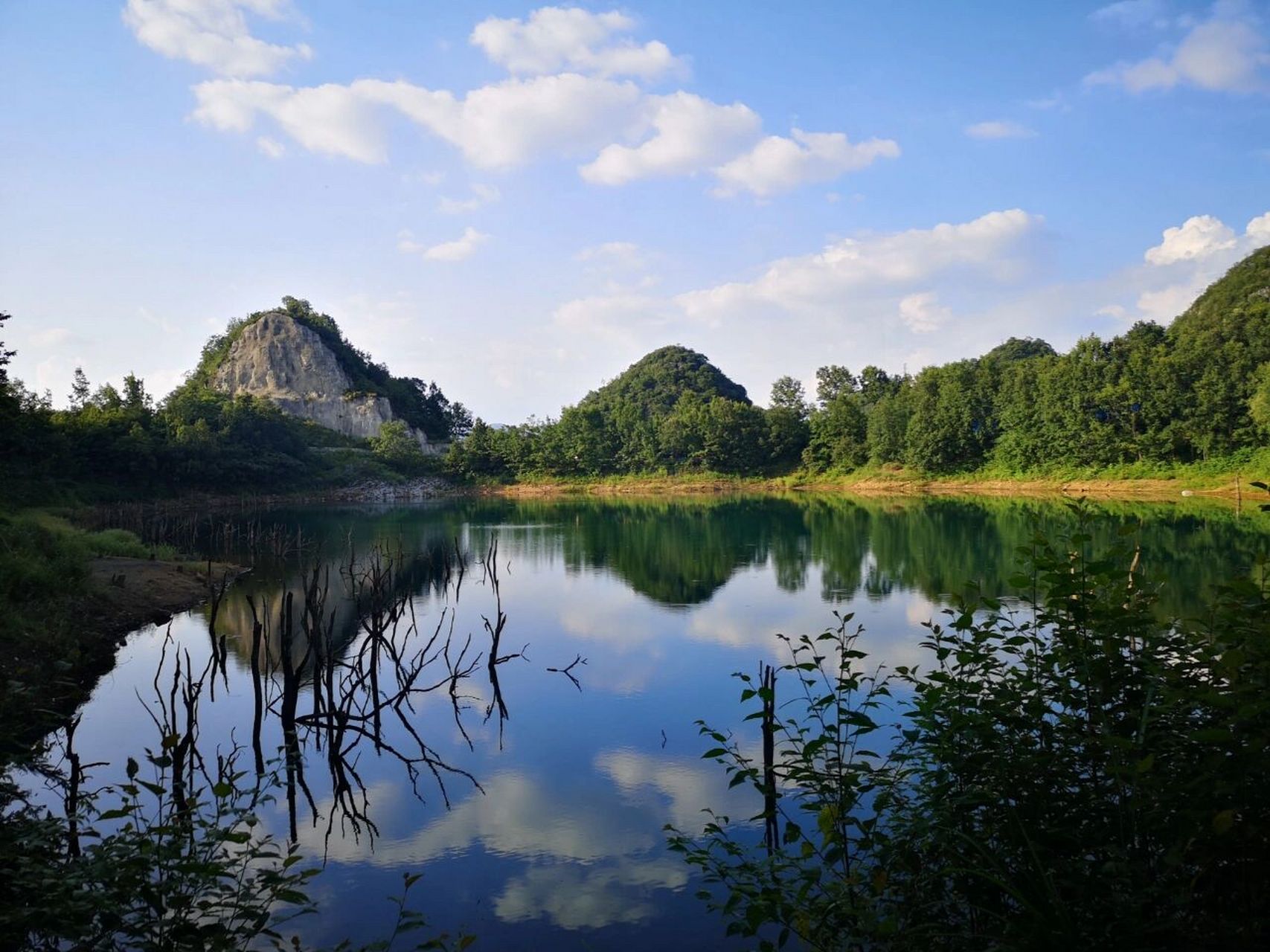 六盘水天生湖 韮菜坪回来的路上进去兜一圈,专程不值得,就一个不大不