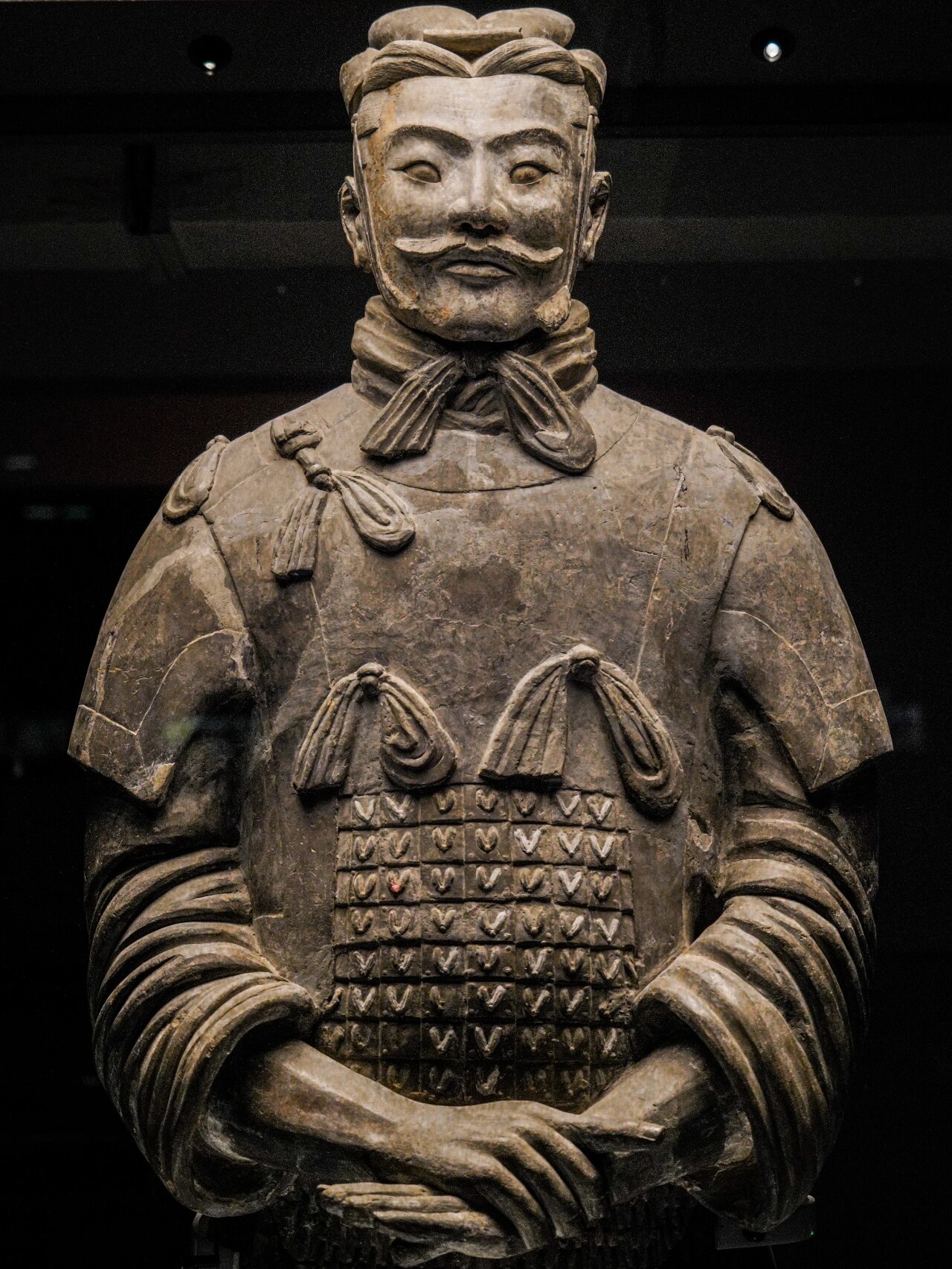 秦帝国·将军俑 来自始皇帝兵马俑二号坑 	 全身披挂,表情英武,连肌肉