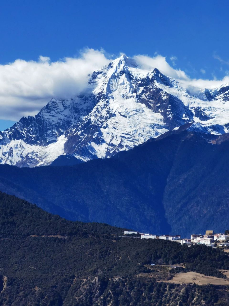 梅里雪山 | 各山峰信息详解  关于梅里雪山,网上有很多资料介绍,也有