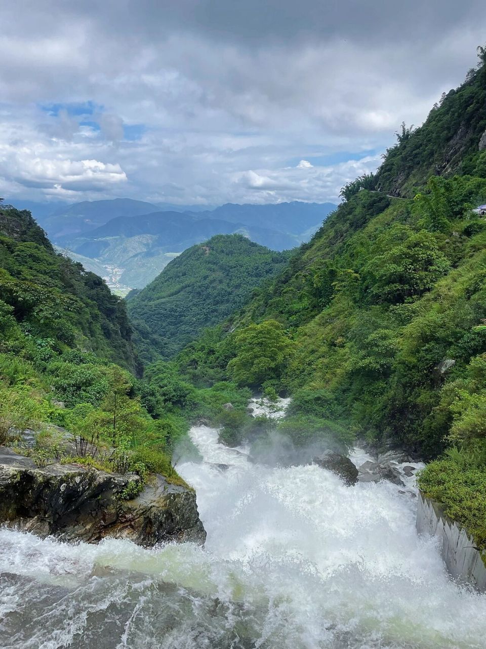 玉溪南恩瀑布 我离瀑布最近的一次75 03抽时间去了玉溪的嘎洒镇