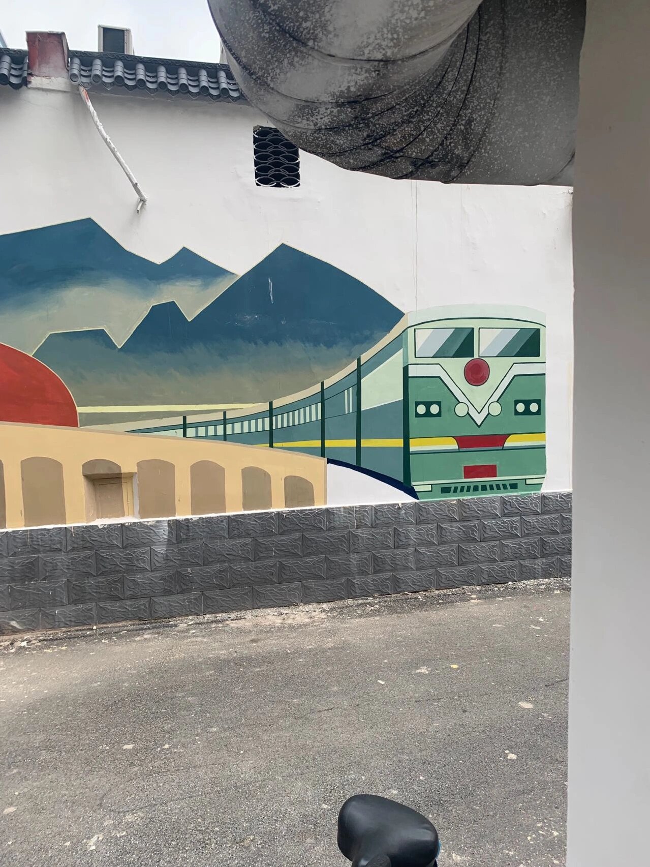 墙绘|胜利之城石家庄老火车站 有火车拉来的城市之称的石家庄让很多