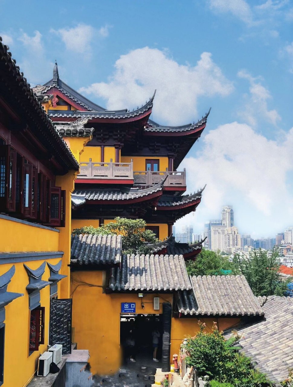 鸡鸣寺 鸡鸣寺位于南京市玄武区鸡笼山东麓山阜上,又称古鸡鸣寺,始建