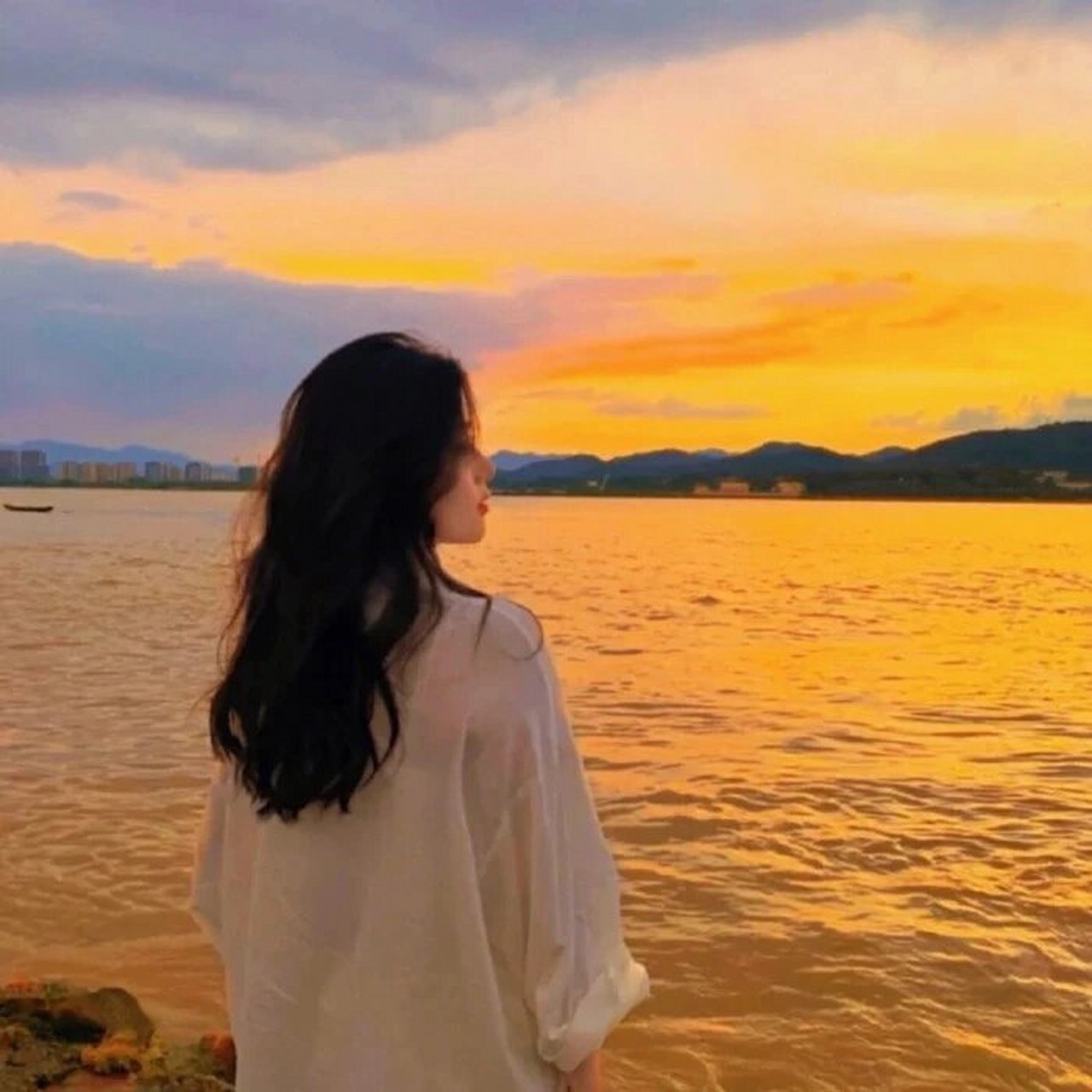 最爱的黄昏头像,剪影绝美 女生头像