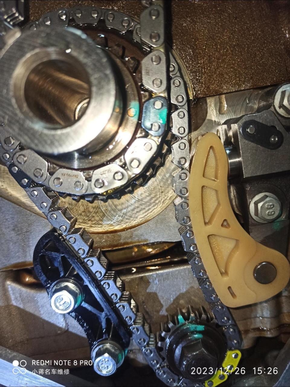 别克gl8es更换正时链条 机油泵链轮得做个工具,要不然不好松!