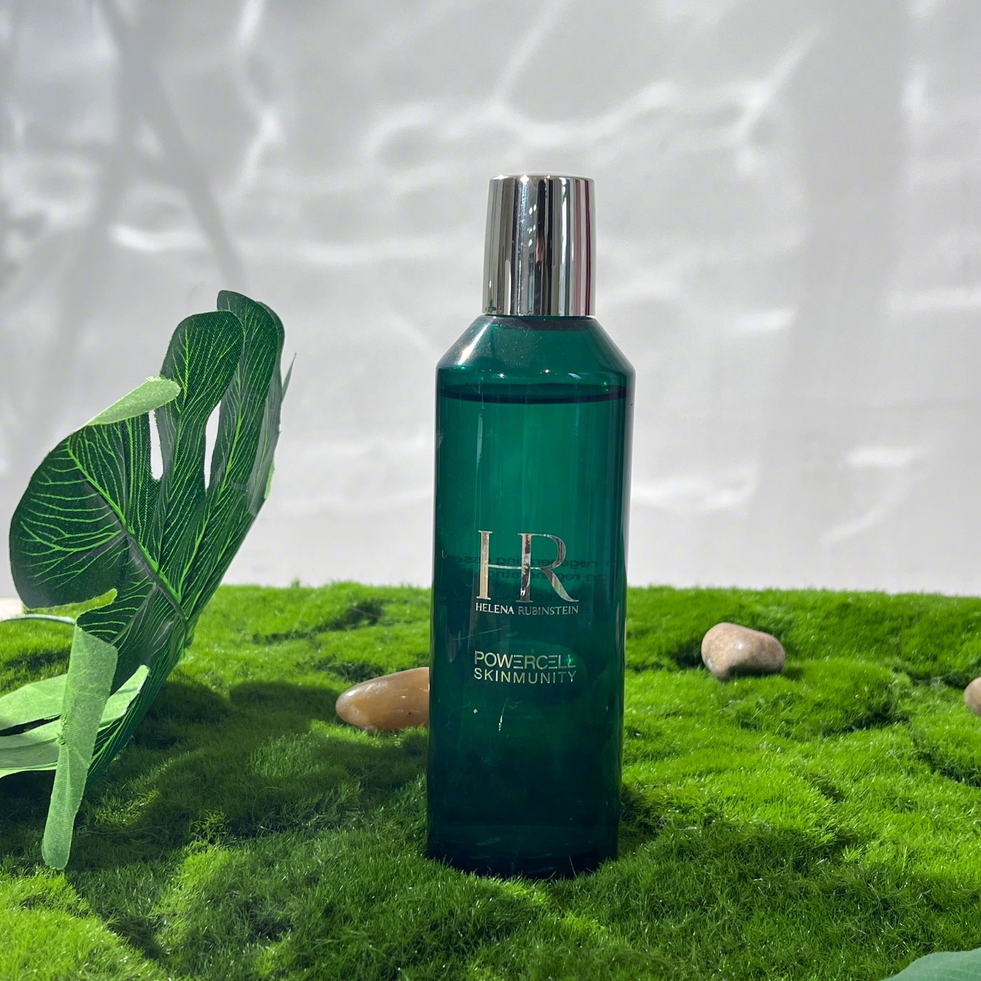 有种比较安心的感觉主要日常用来保湿维稳  赫莲娜绿宝瓶:"急救 修护