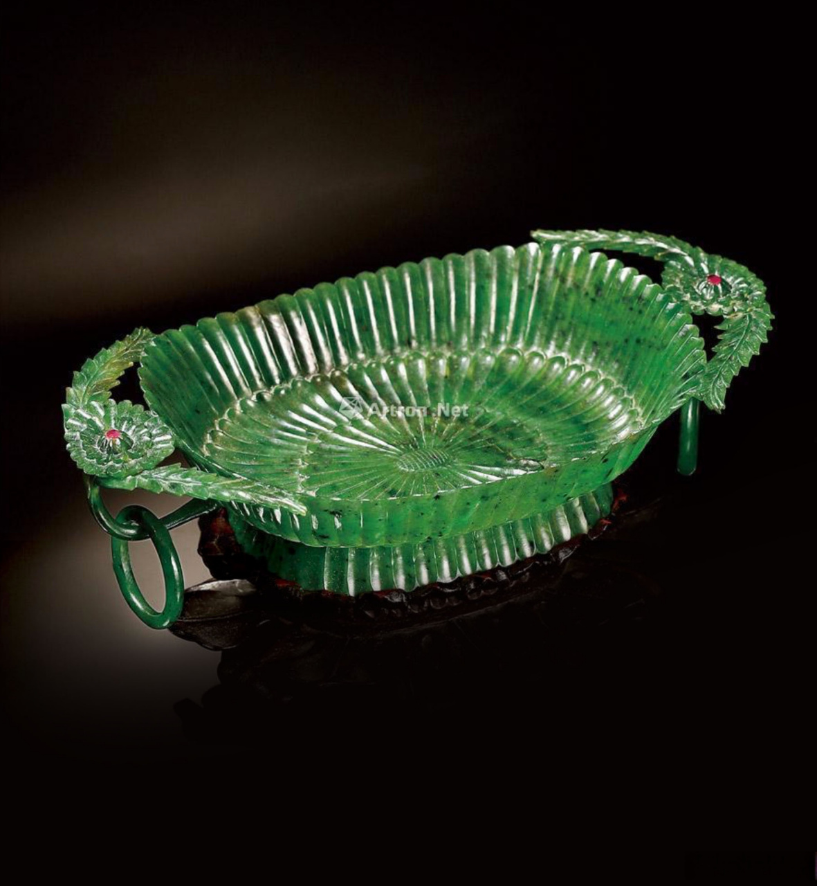 痕都斯坦玉器从玉料上说,所使用的白玉,为新疆上好的白玉玉料.