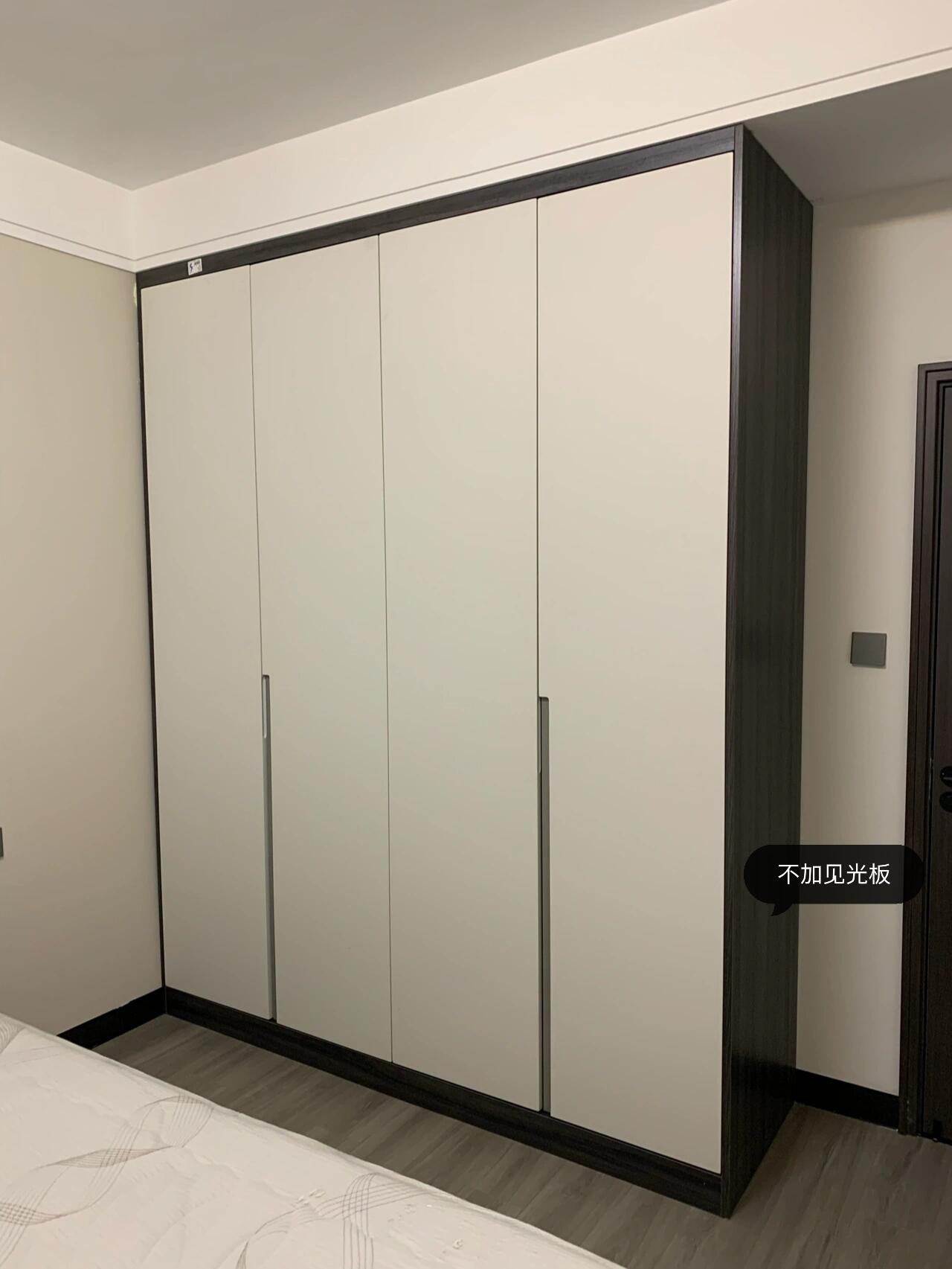 加见光板和无见光板区别 一门到顶,顶天立地极简衣柜,加见光板和不加