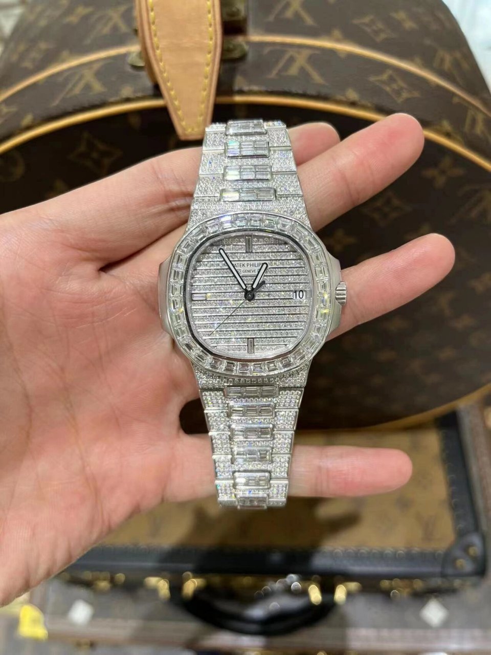 鹦鹉螺5719g 百达翡丽鹦鹉螺5719g 白金原钻 	 绝对稀有 店里实拍