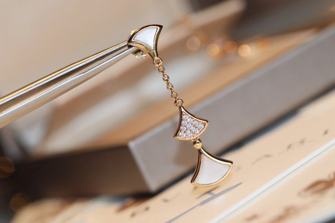 bvlgari宝格丽|扇子白贝母长耳环7878