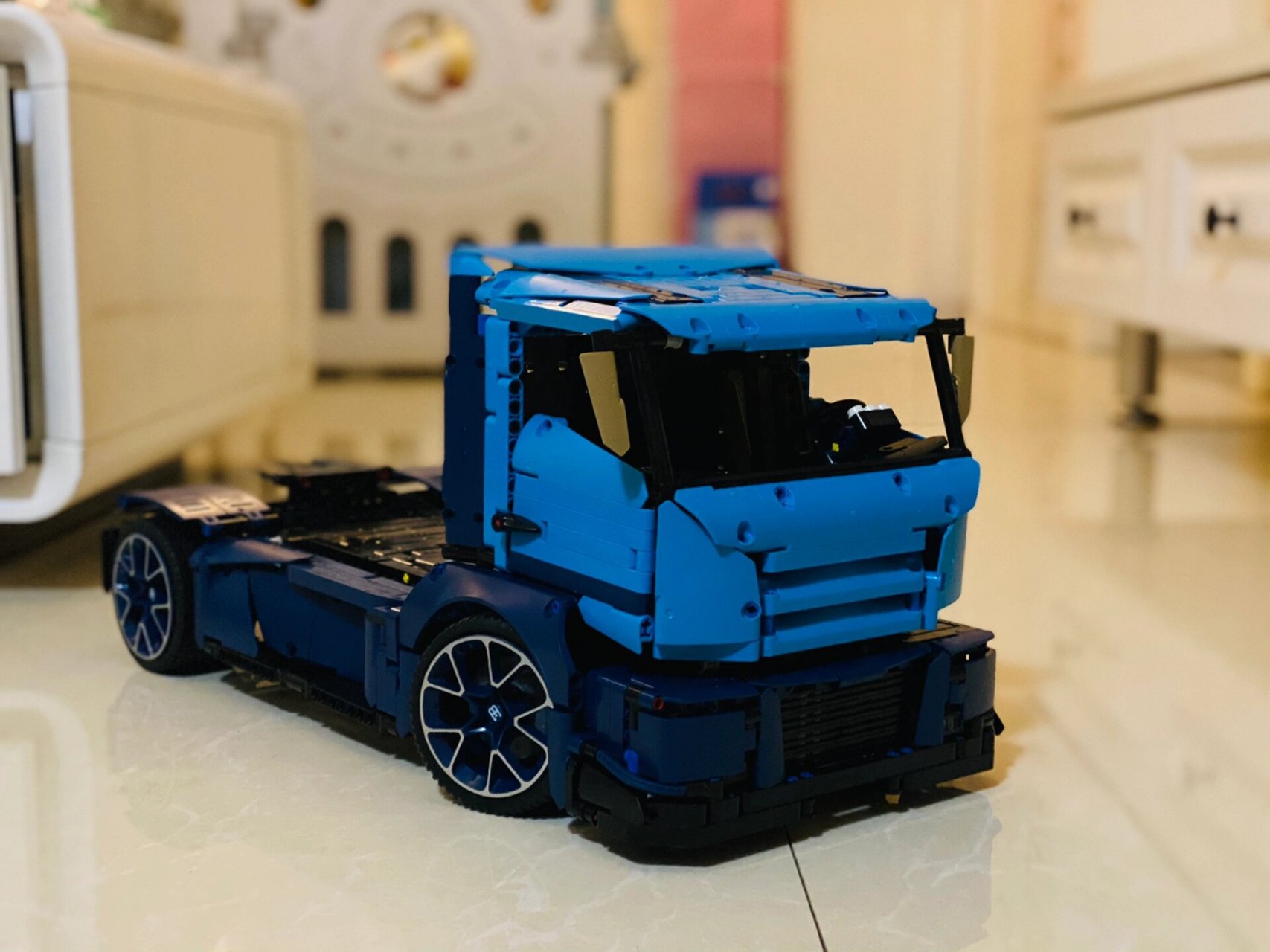 乐高布加迪卡车 看腻的跑车套内改个卡车玩玩,还不失联动