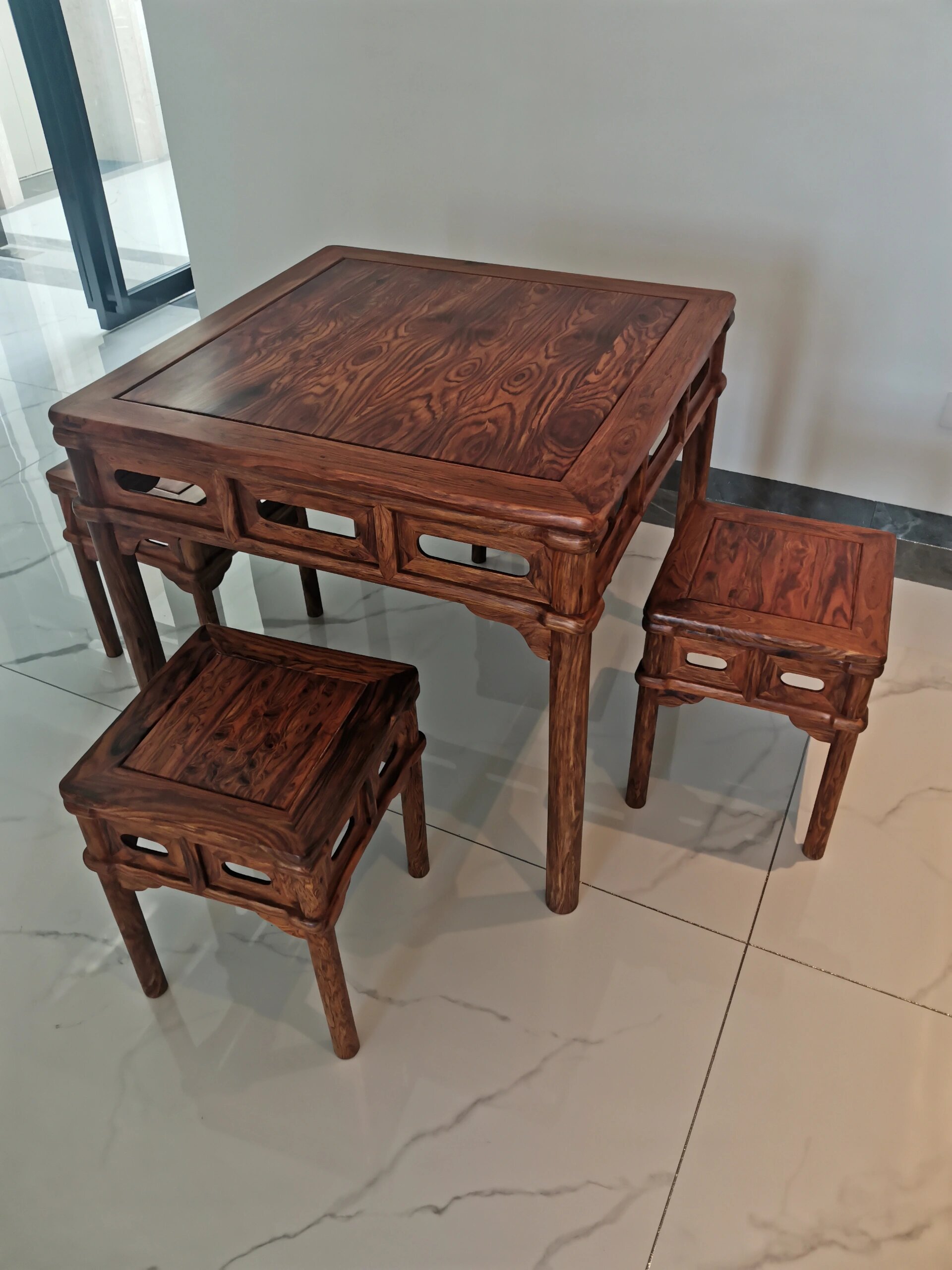 黄花梨八仙桌五件套,尺寸:88x88x79