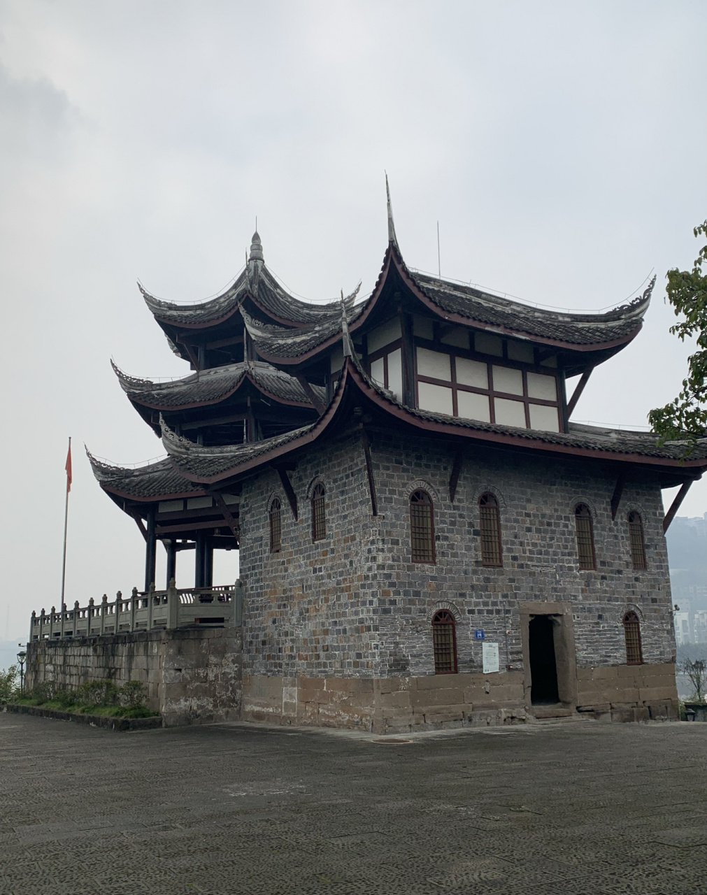 长寿值得去逛的景点 93定慧寺 修建于几条江交汇的地方,高高的塔和