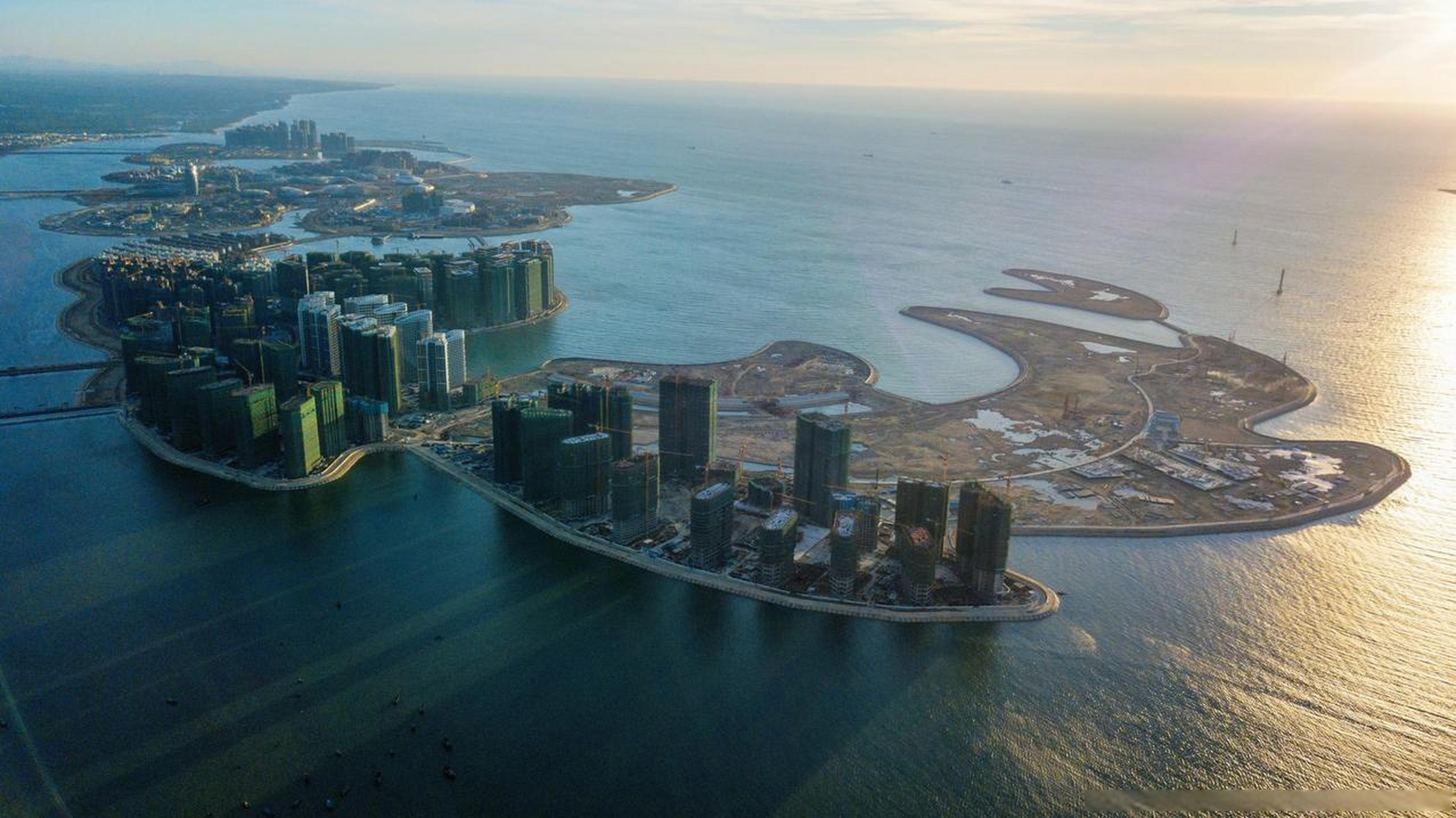 恒大海南海花岛5年前的今天,图一是2018年7月2日拍摄,图二是现在的