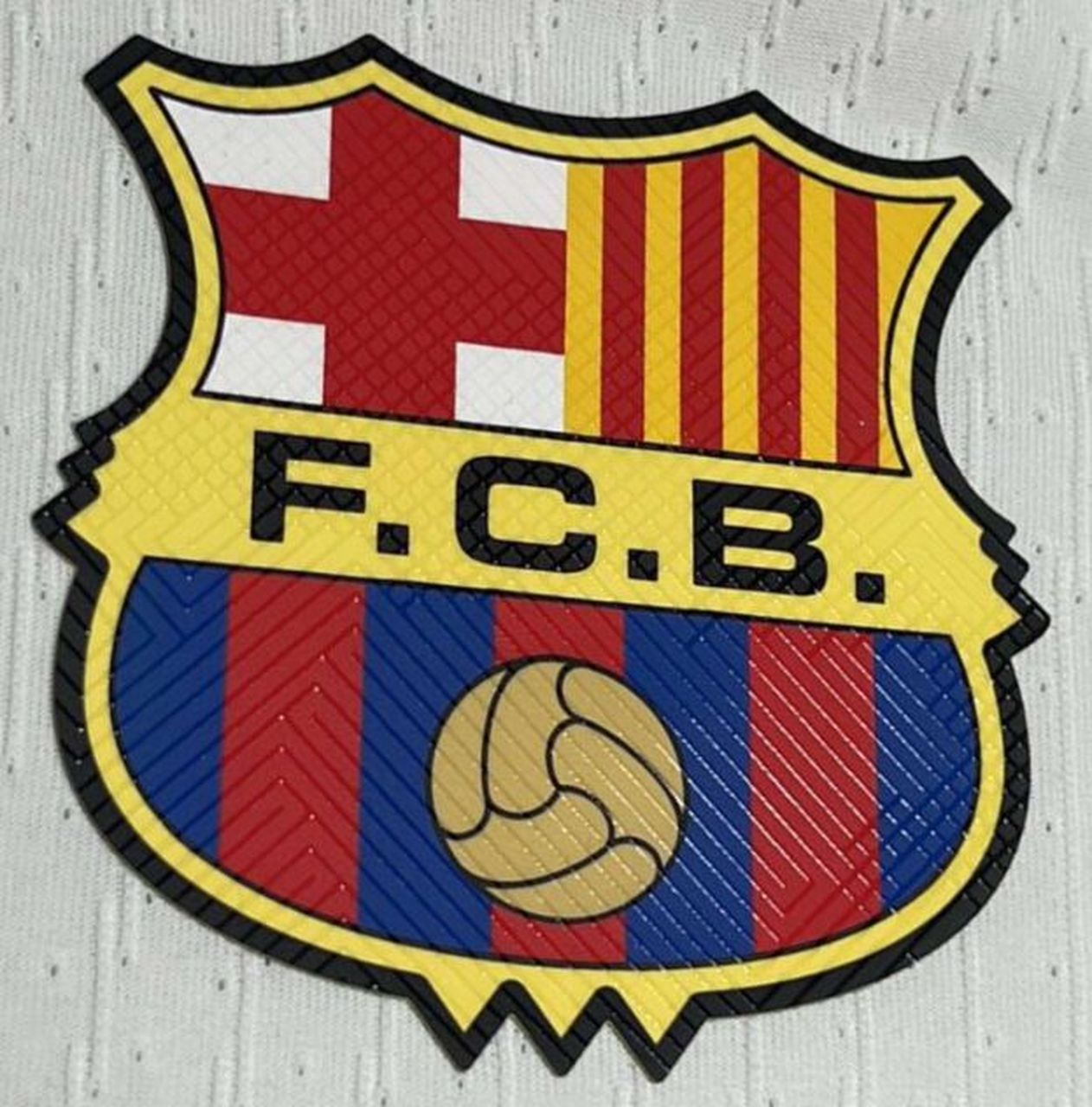 巴萨新赛季三件球衣三款队徽!