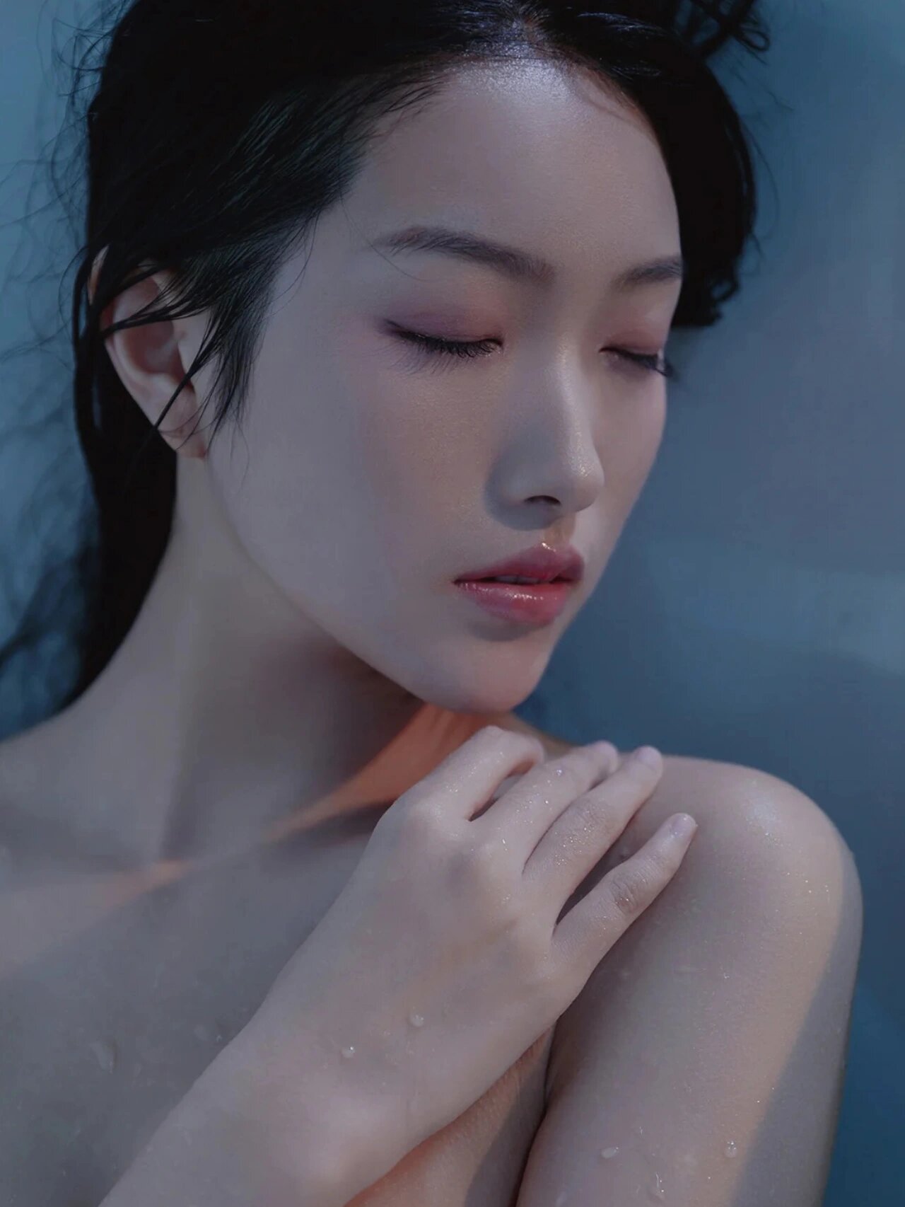 美女出浴,让人心跳加速的浴室少女纯欲写真