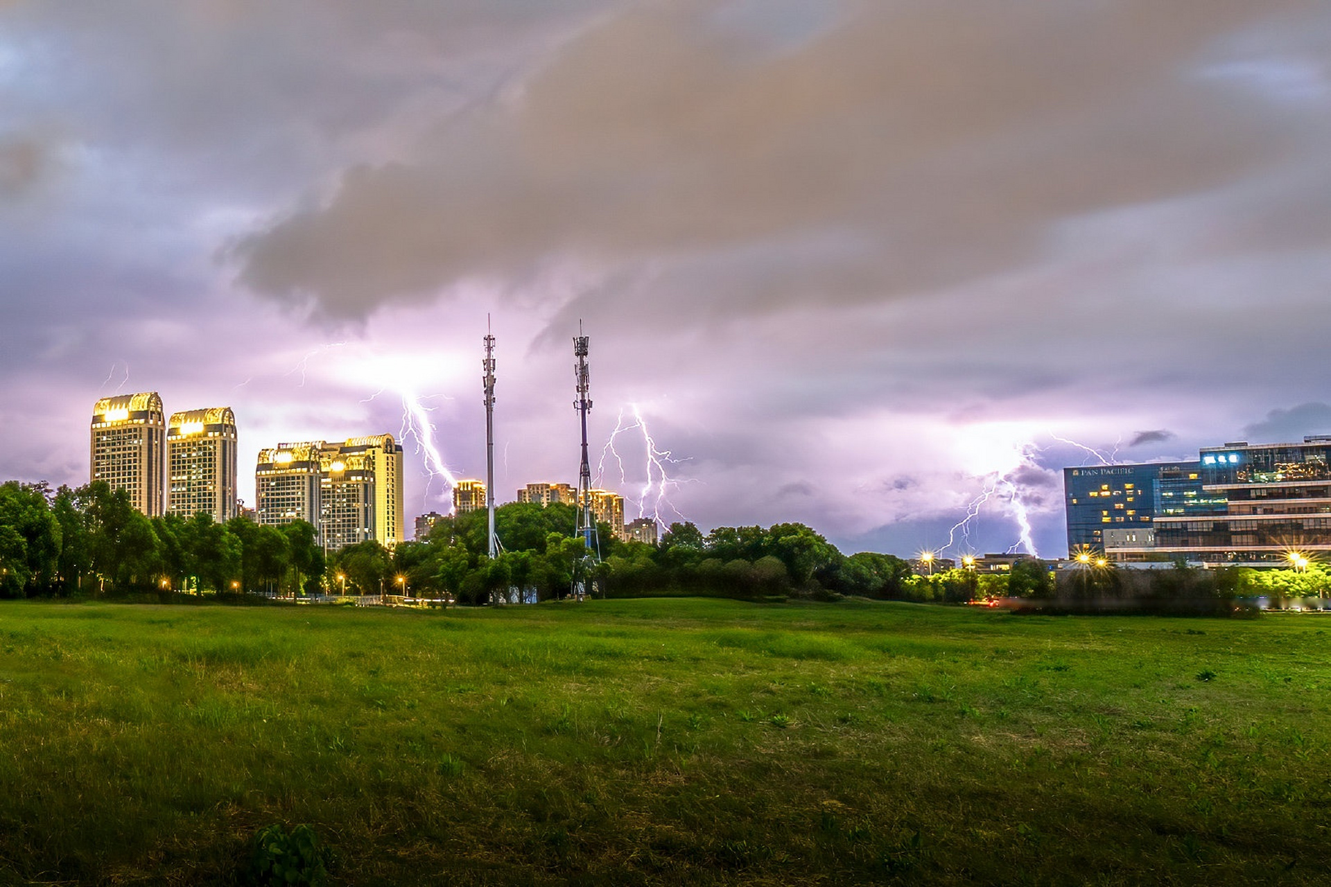 【昨晚响起几道惊雷,它们长这样……】#宁波天气#昨天,晚饭时分响起了