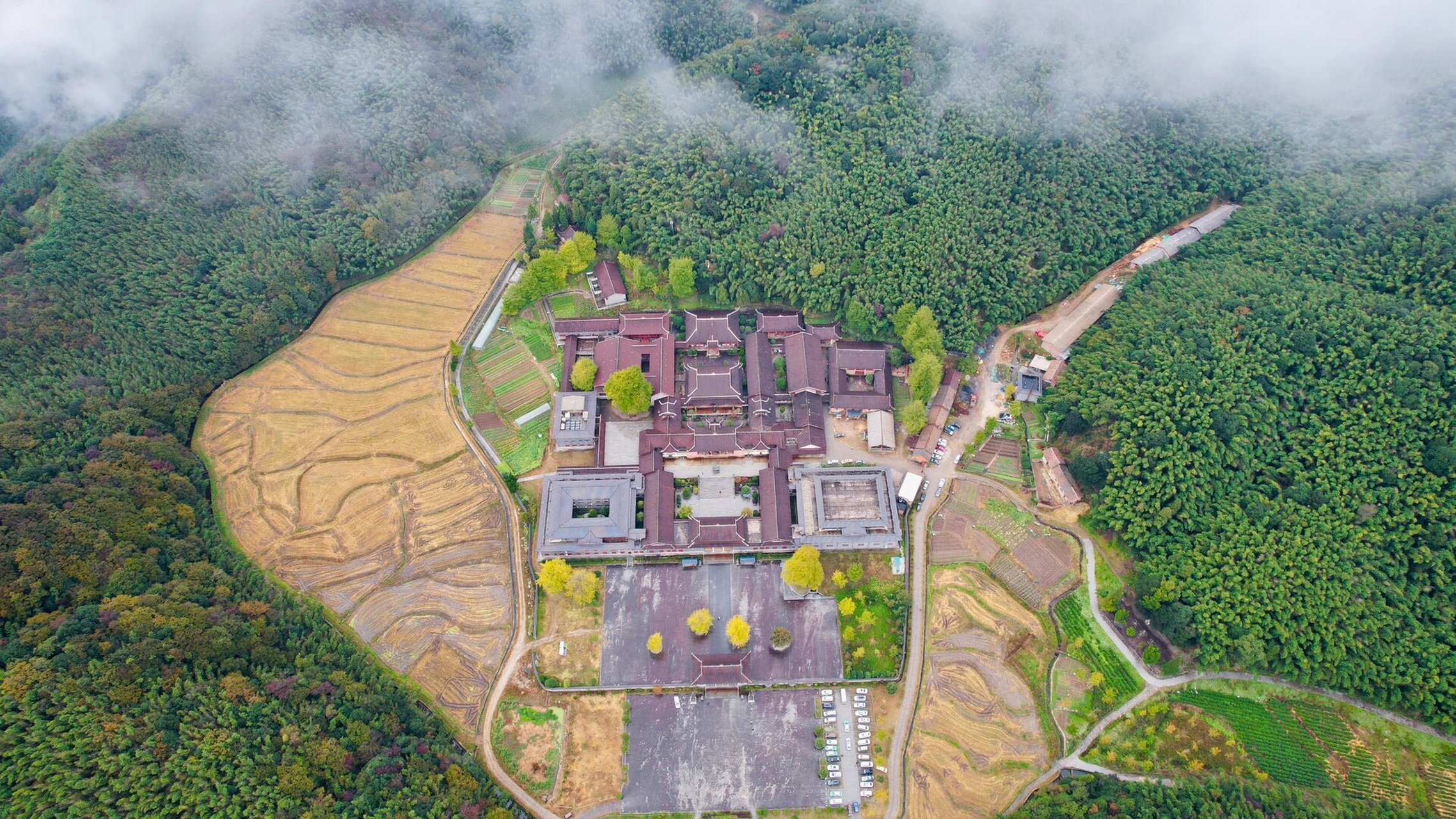 云居山瑶田古寺图片