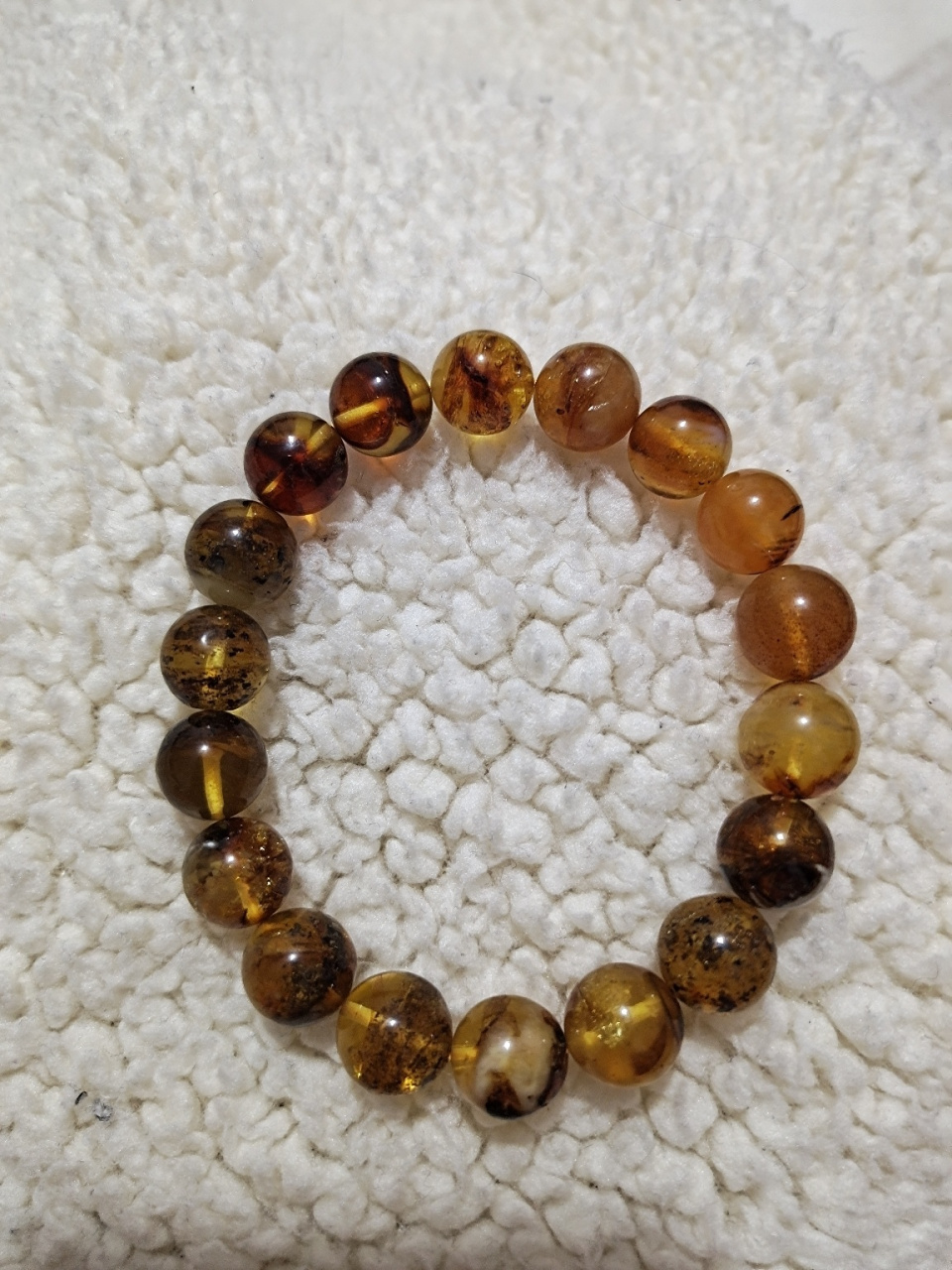 药珀 刚到手的药珀哦,药珀又名灵草珀,视为吉祥如意珍贵之物.