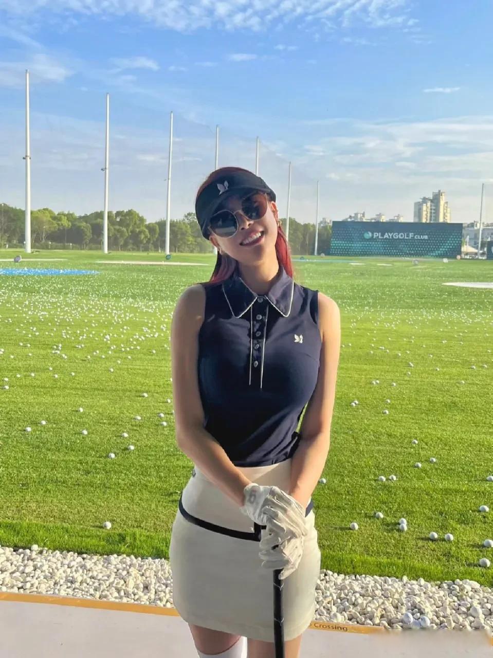 在高尔夫球场上,有这样一位被众人誉为极品高尔夫女神的人物,她不仅