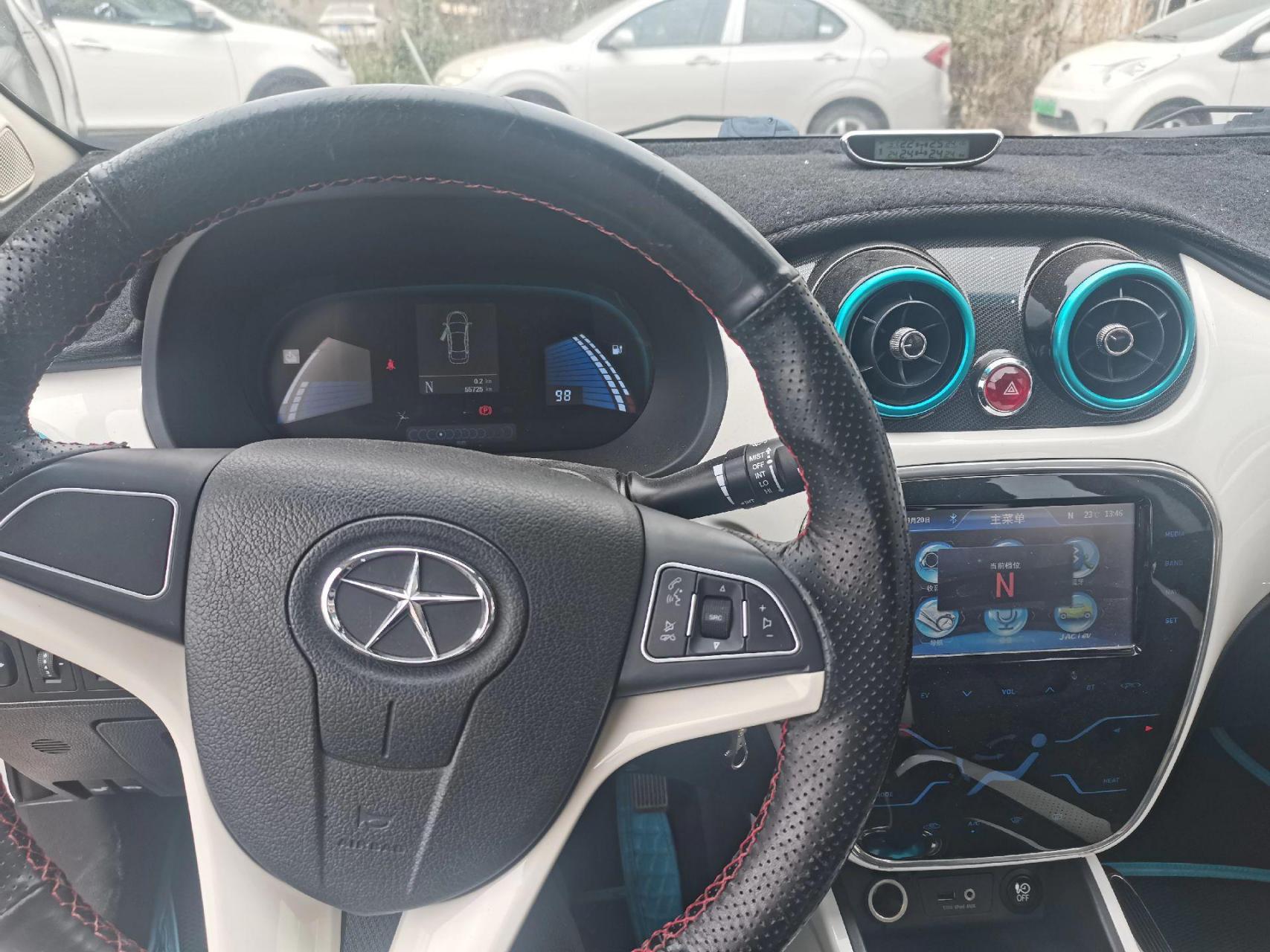 刚刚拿下16年上牌的江淮iev5,个人户才行驶了五万多公里,全车原版无