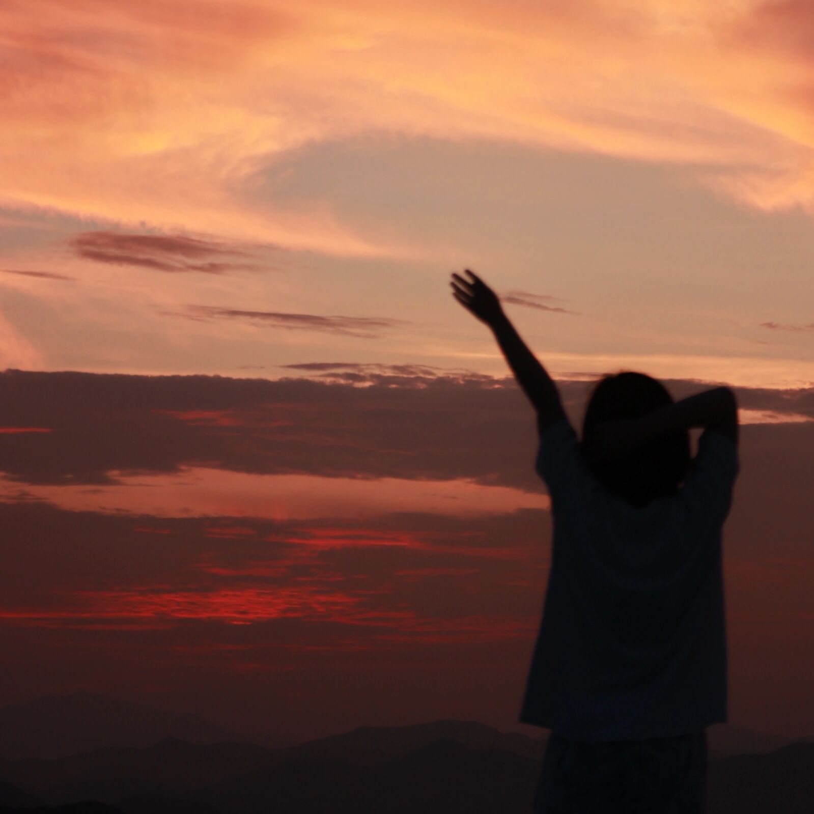 头像|短发日落晚霞女生头像又来啦!