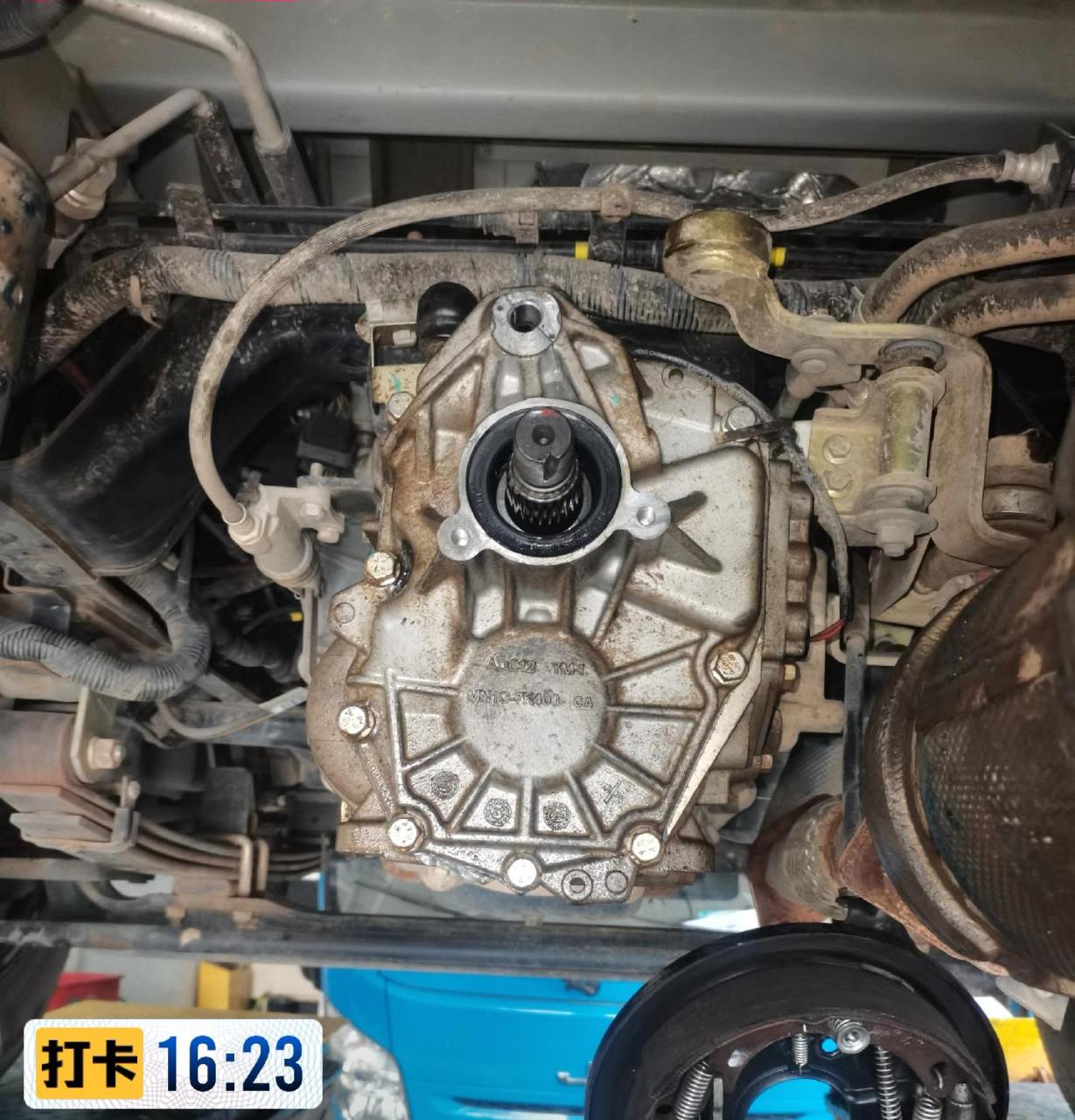 江铃顺达宽体国六  更换波箱后油封波箱后盖