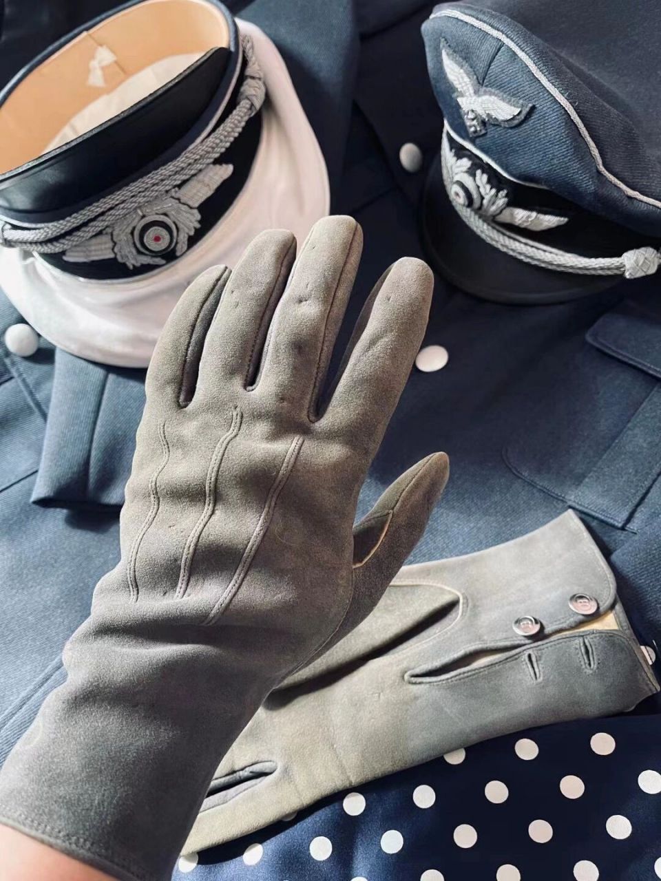 二战德军手套原品 保存近80年的德军军官麂皮手套,双纽扣设计,非常有