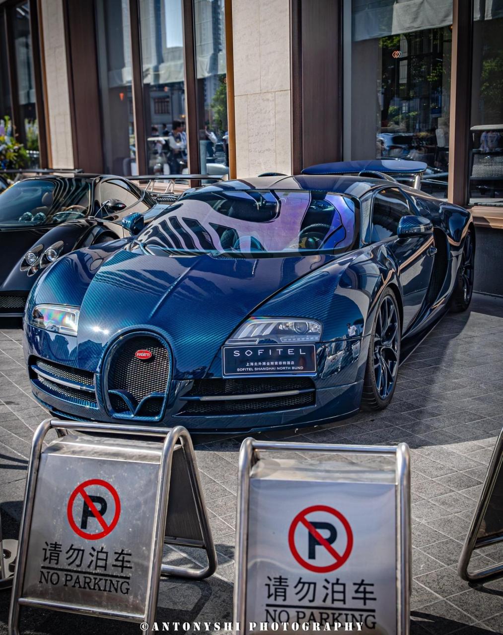 『流光溢彩』——布加迪威龙 蓝碳.