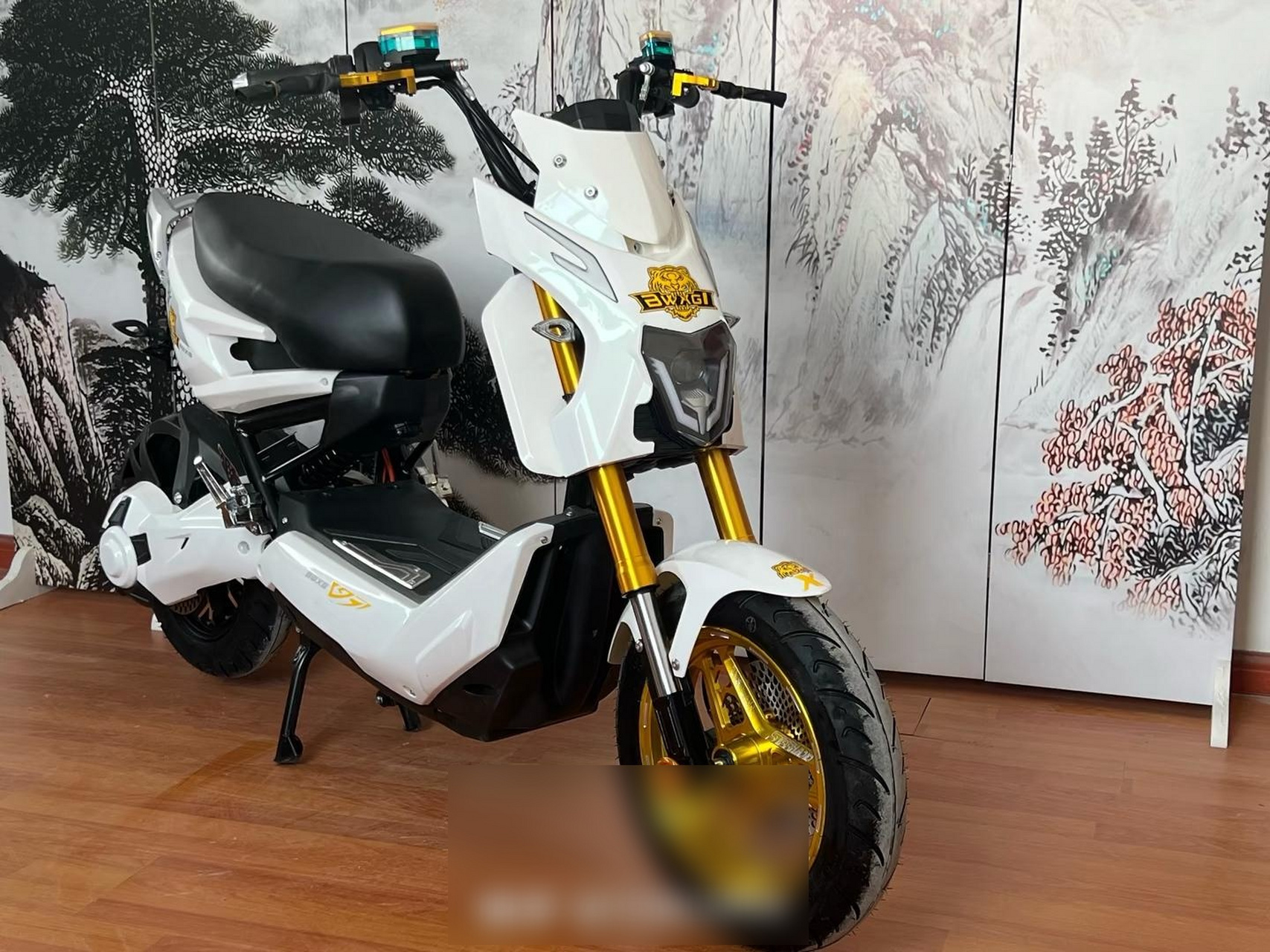 新款战警电动车