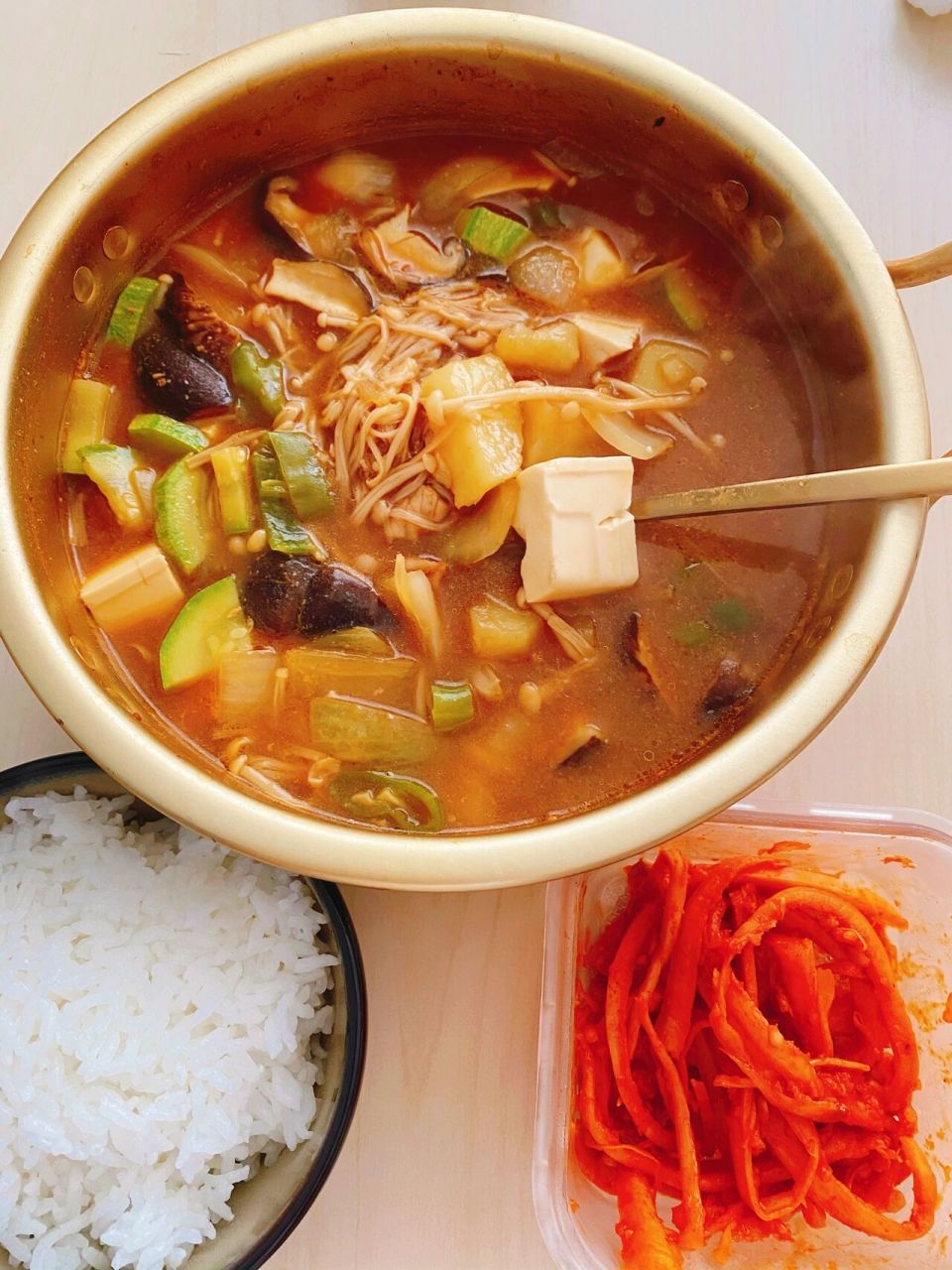 韩国大酱汤的快速做法,非常美味 超简单韩国大酱汤,快做起来吧 食材